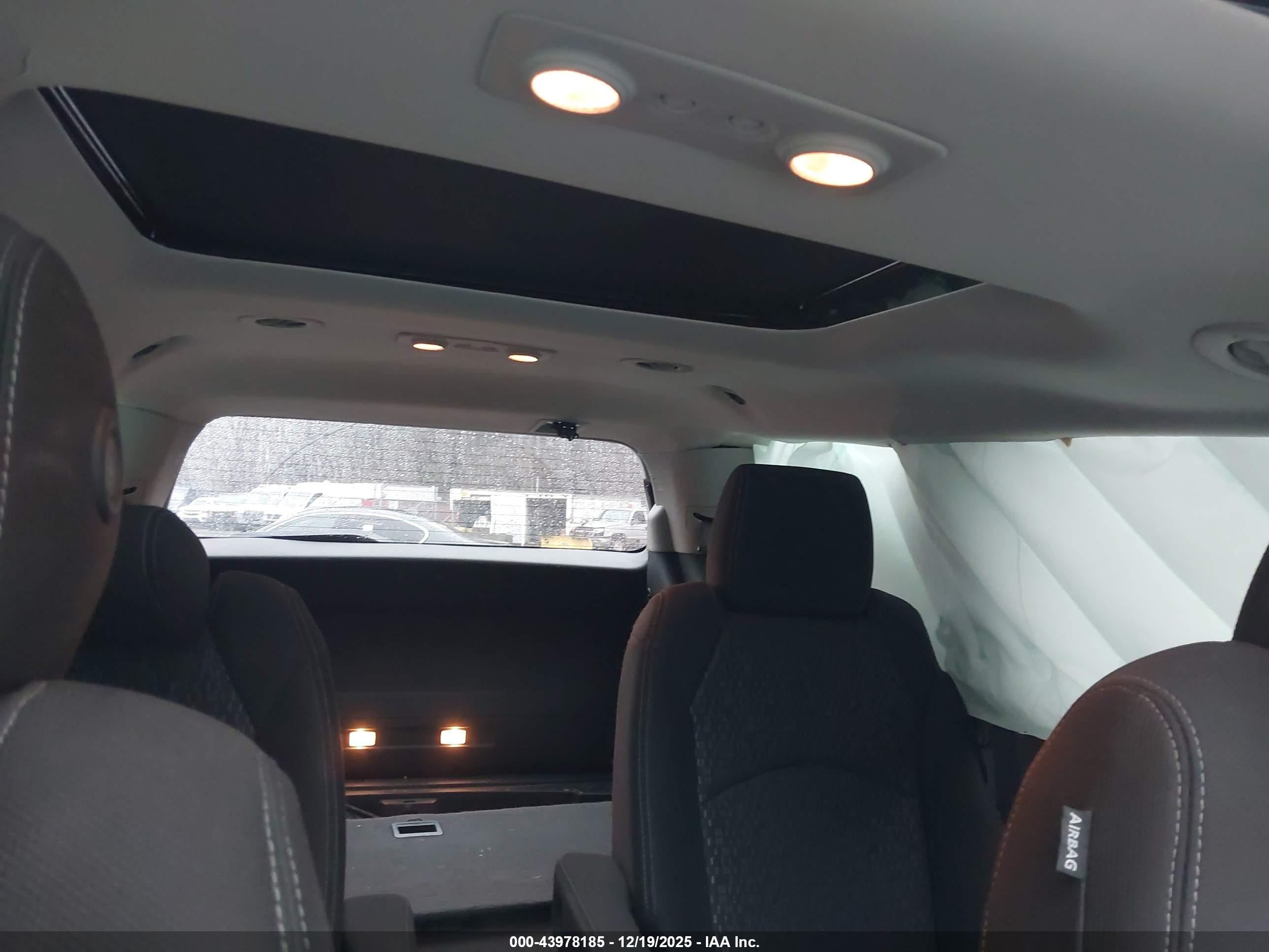 GMC ACADIA image 8