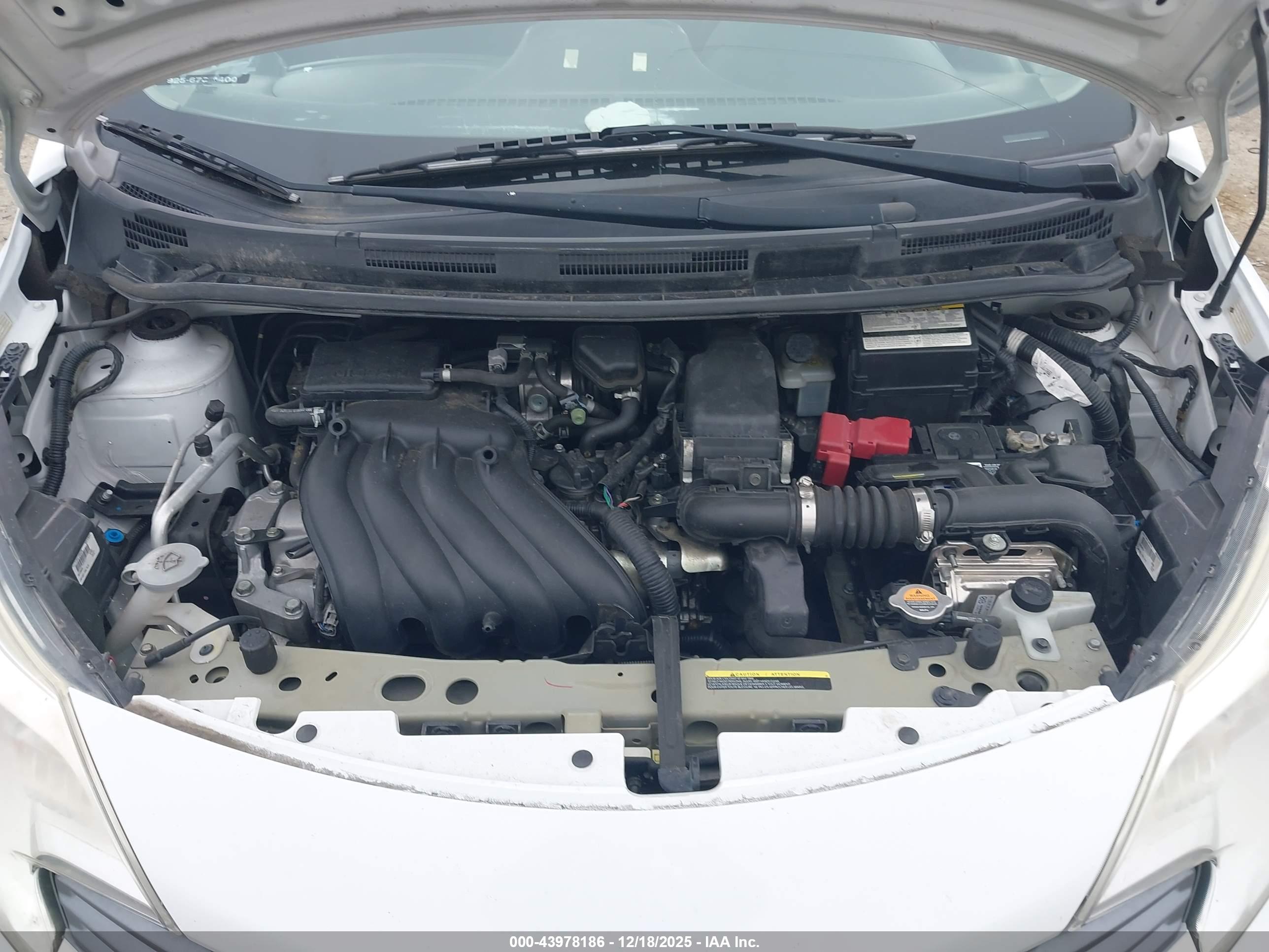 NISSAN VERSA image 10