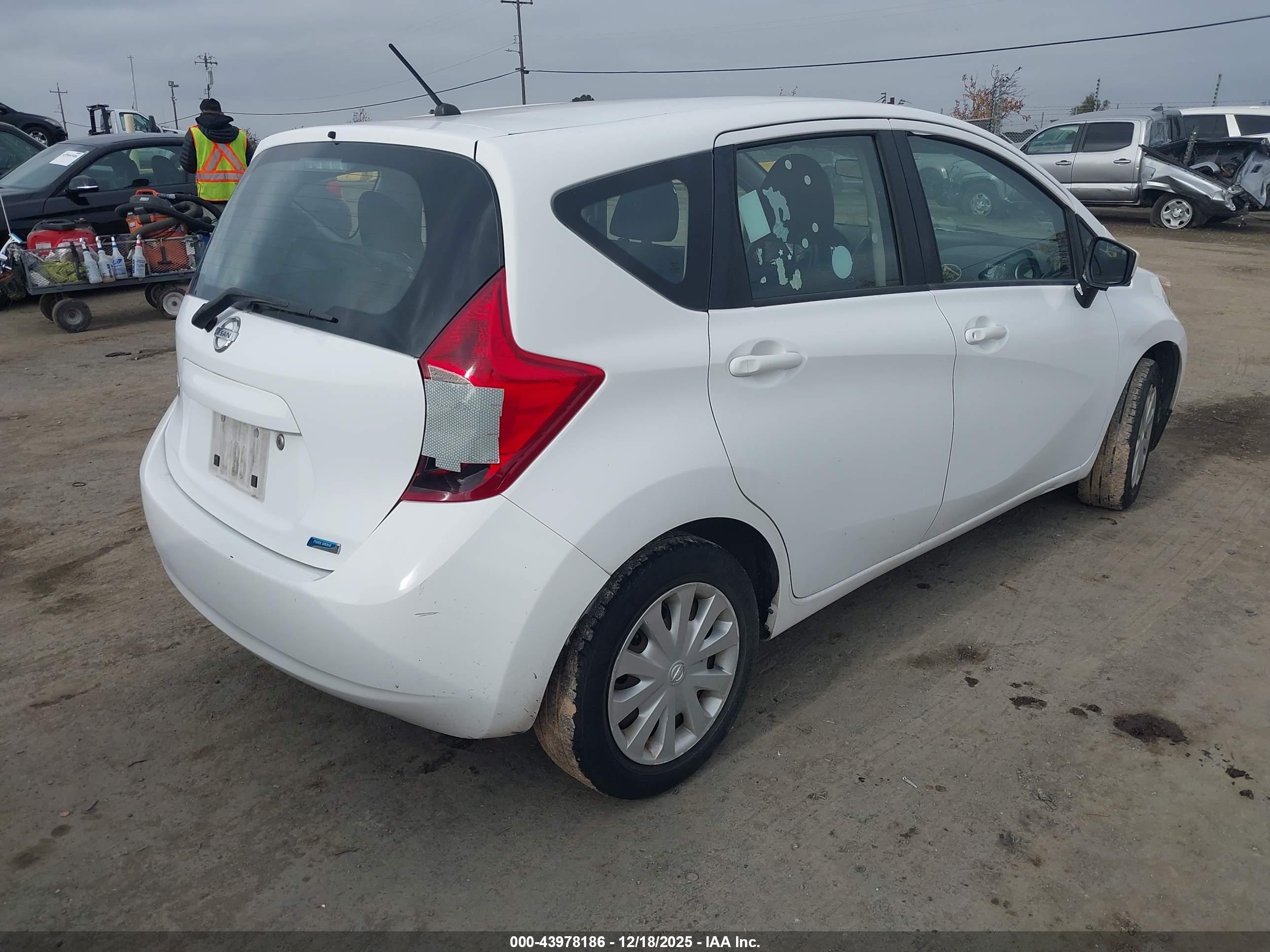 NISSAN VERSA image 4
