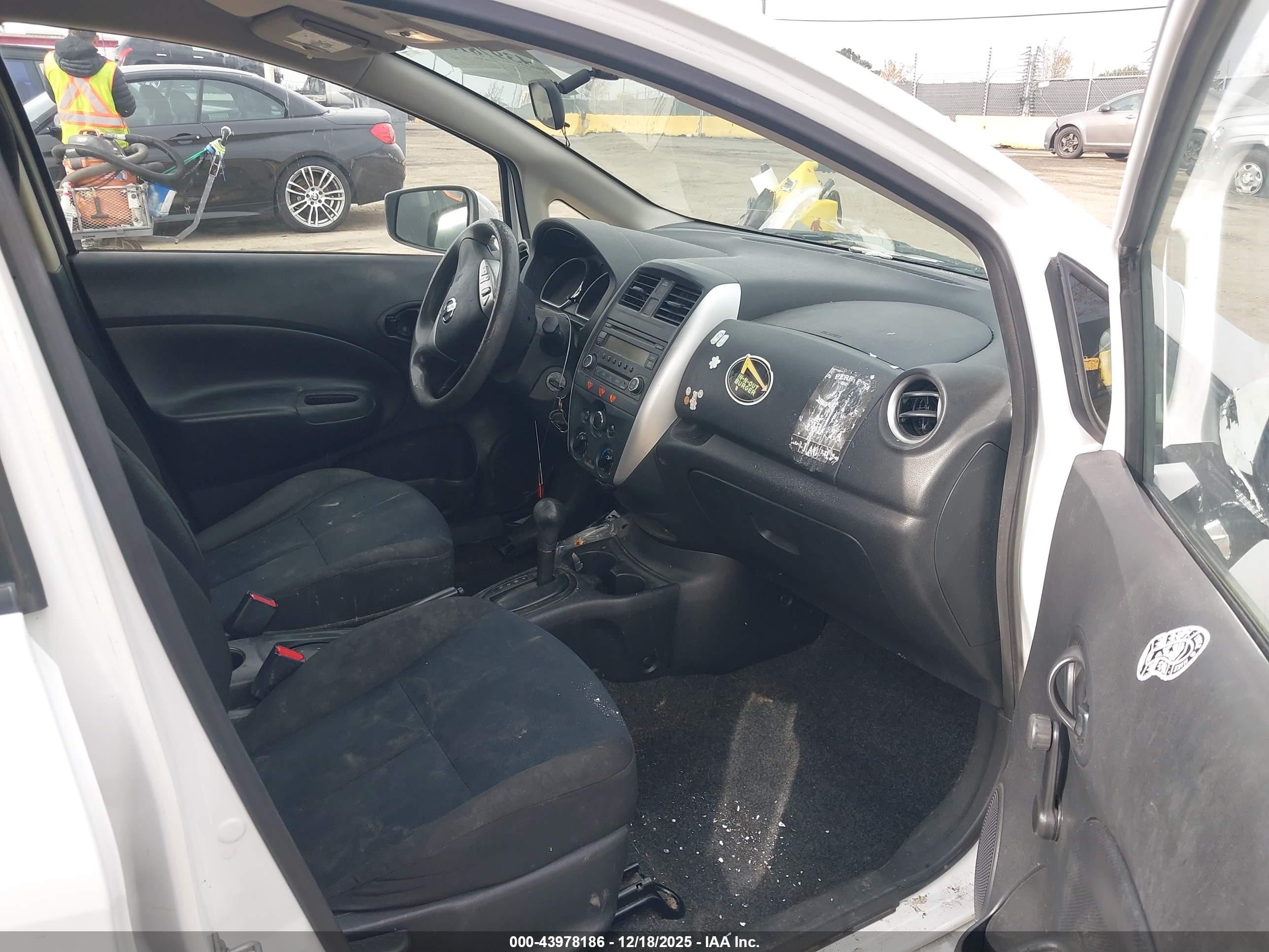 NISSAN VERSA image 5
