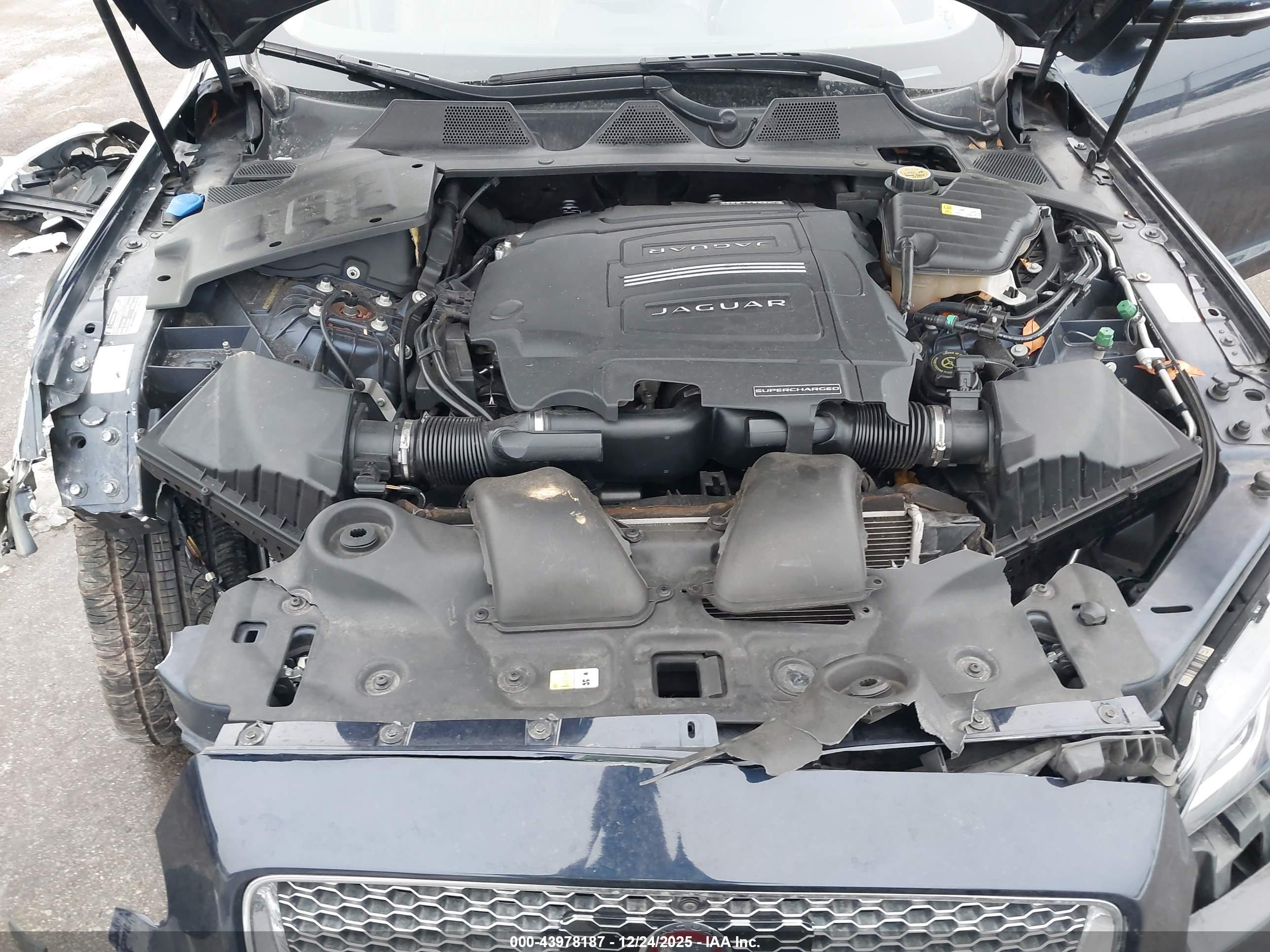 JAGUAR XJ image 10