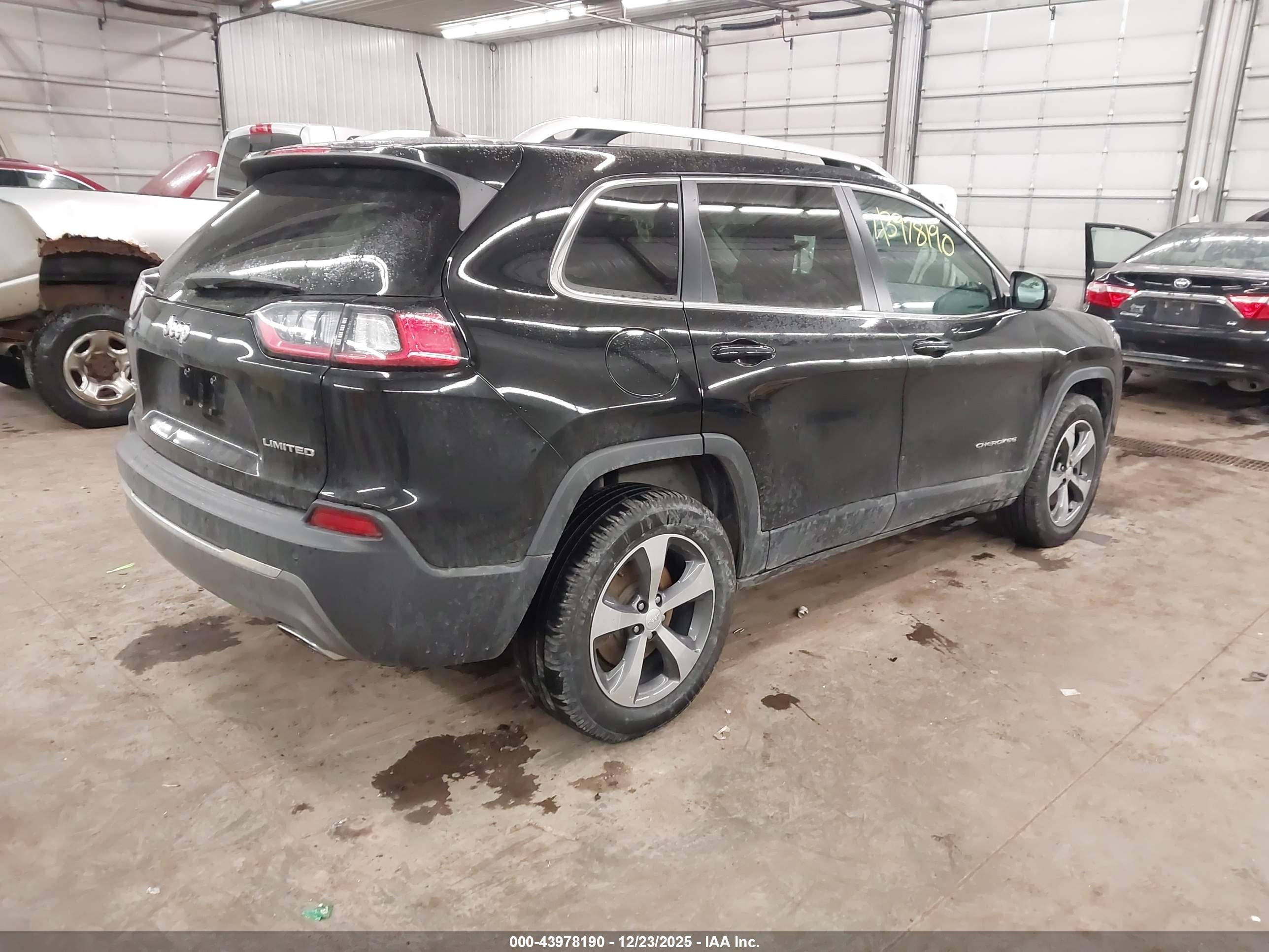 JEEP CHEROKEE image 4