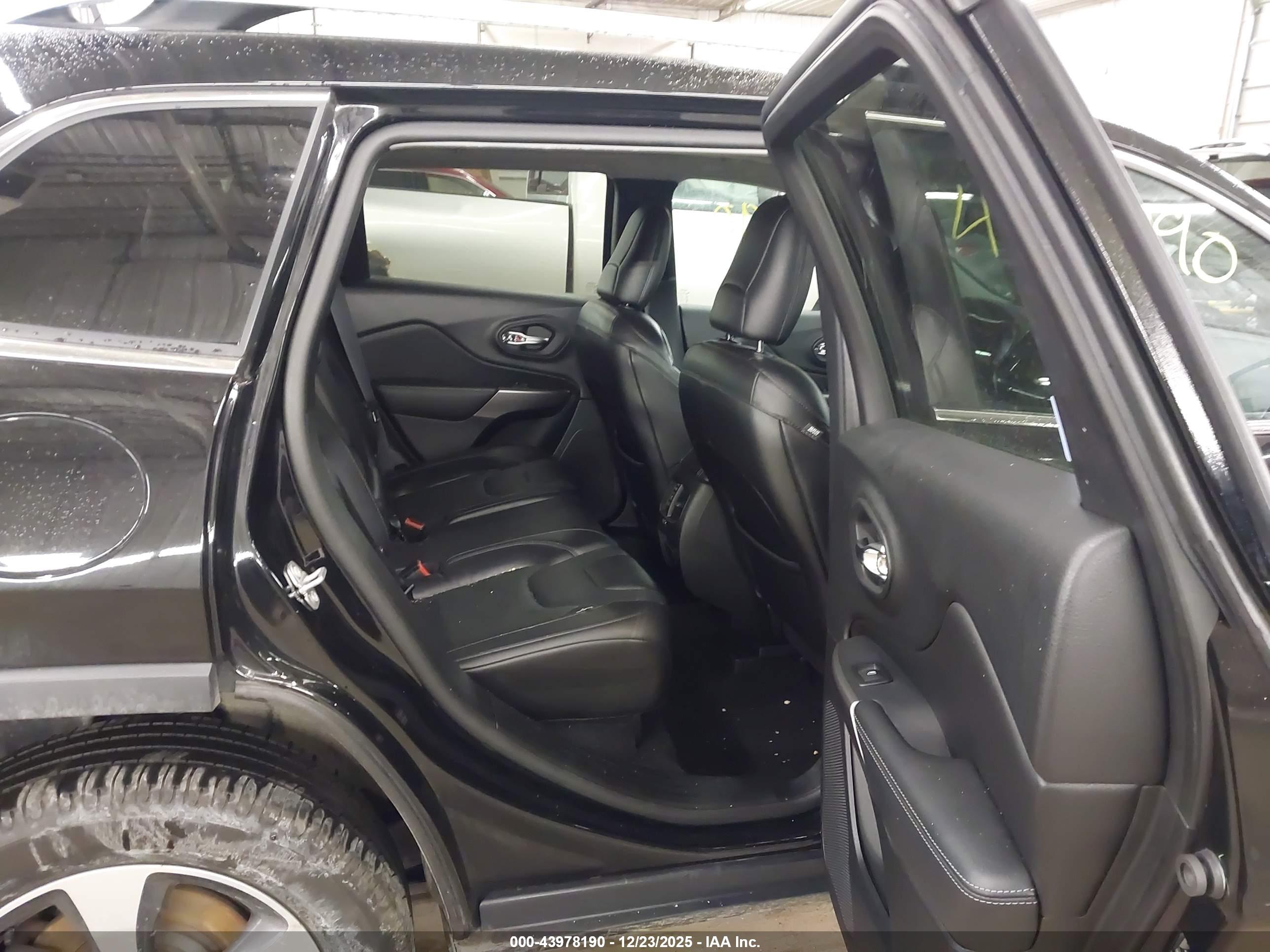 JEEP CHEROKEE image 8