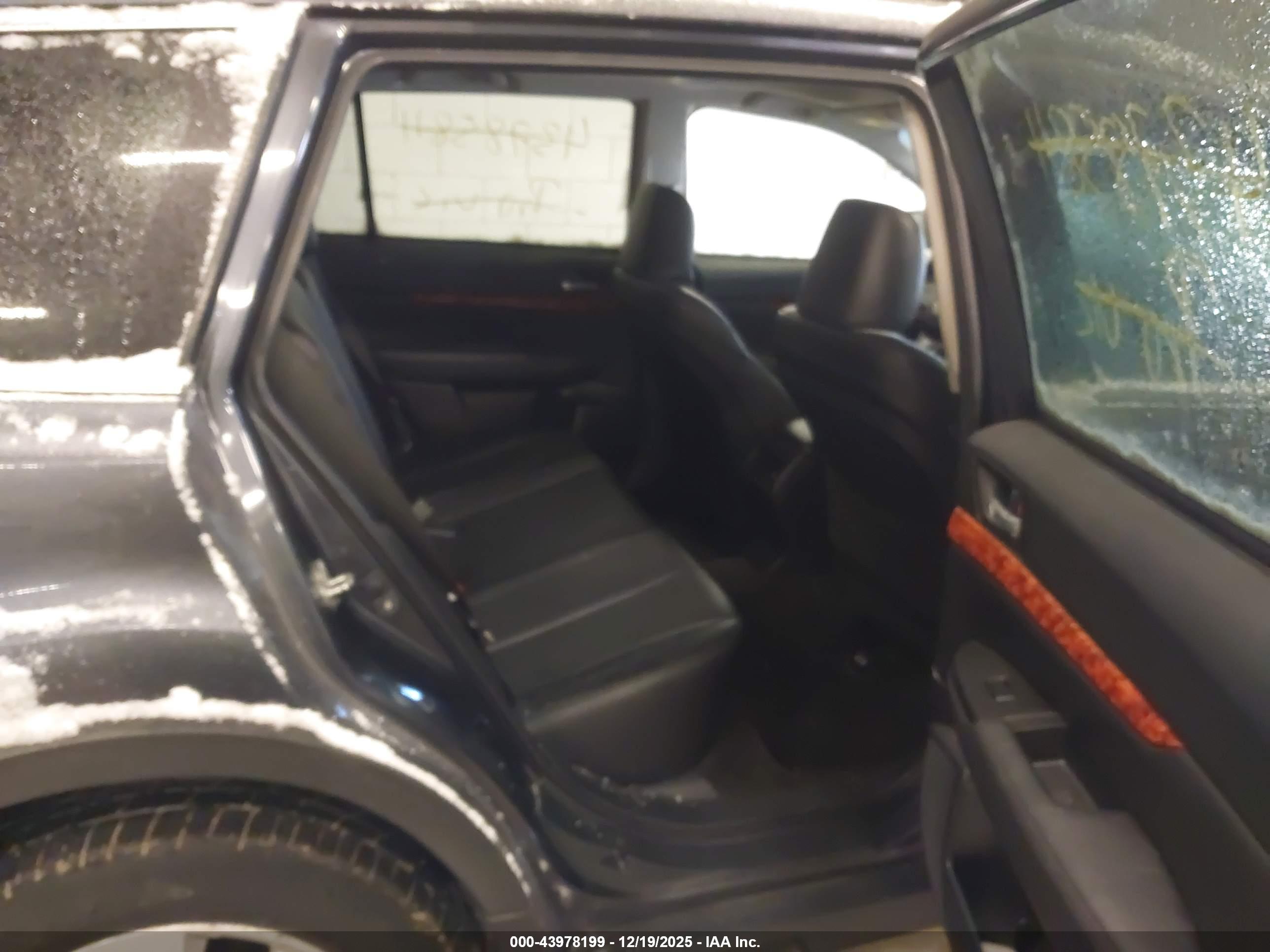 SUBARU OUTBACK image 8