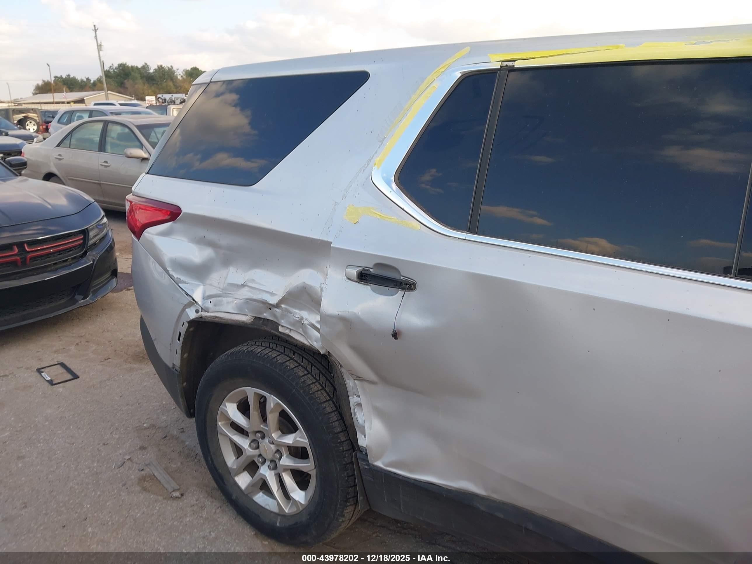 CHEVROLET TRAVERSE image 6