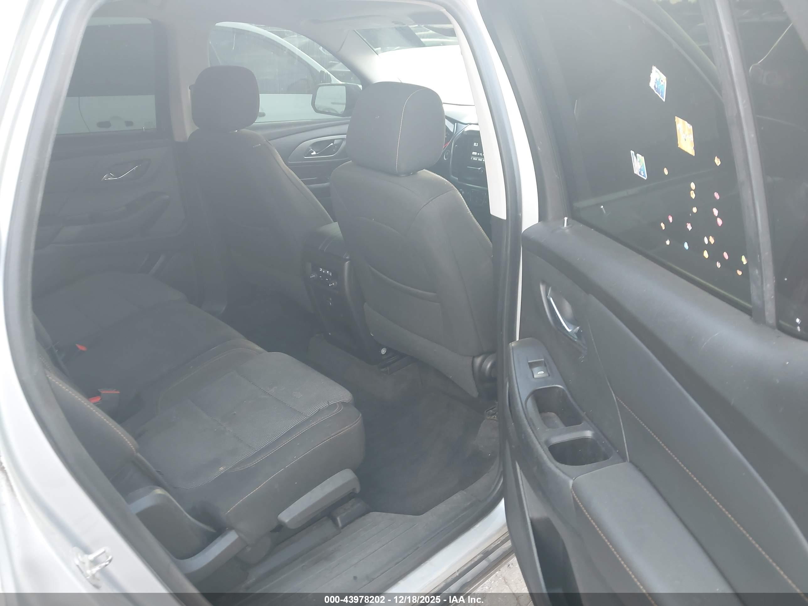 CHEVROLET TRAVERSE image 8