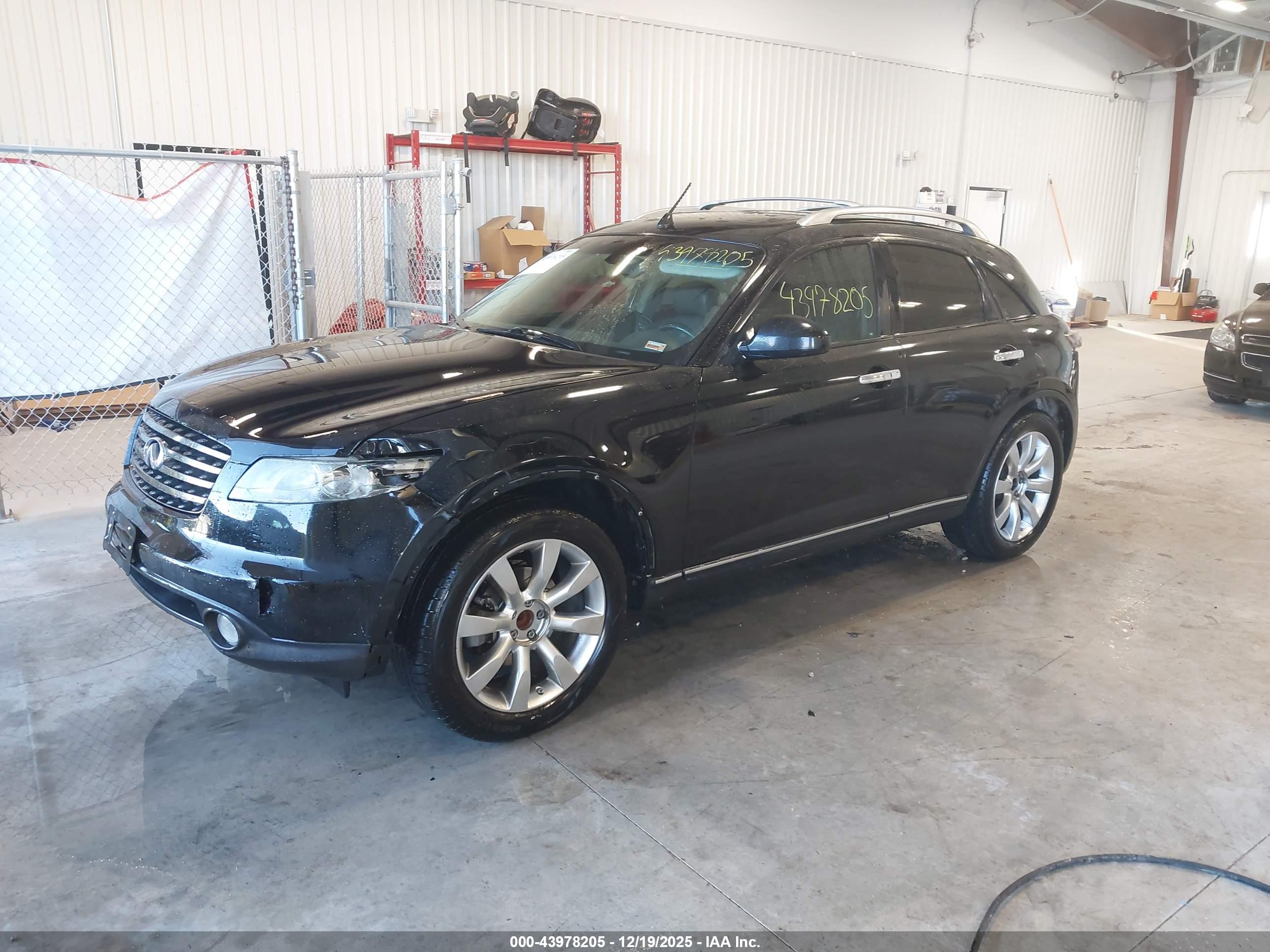 INFINITI FX35 image 2