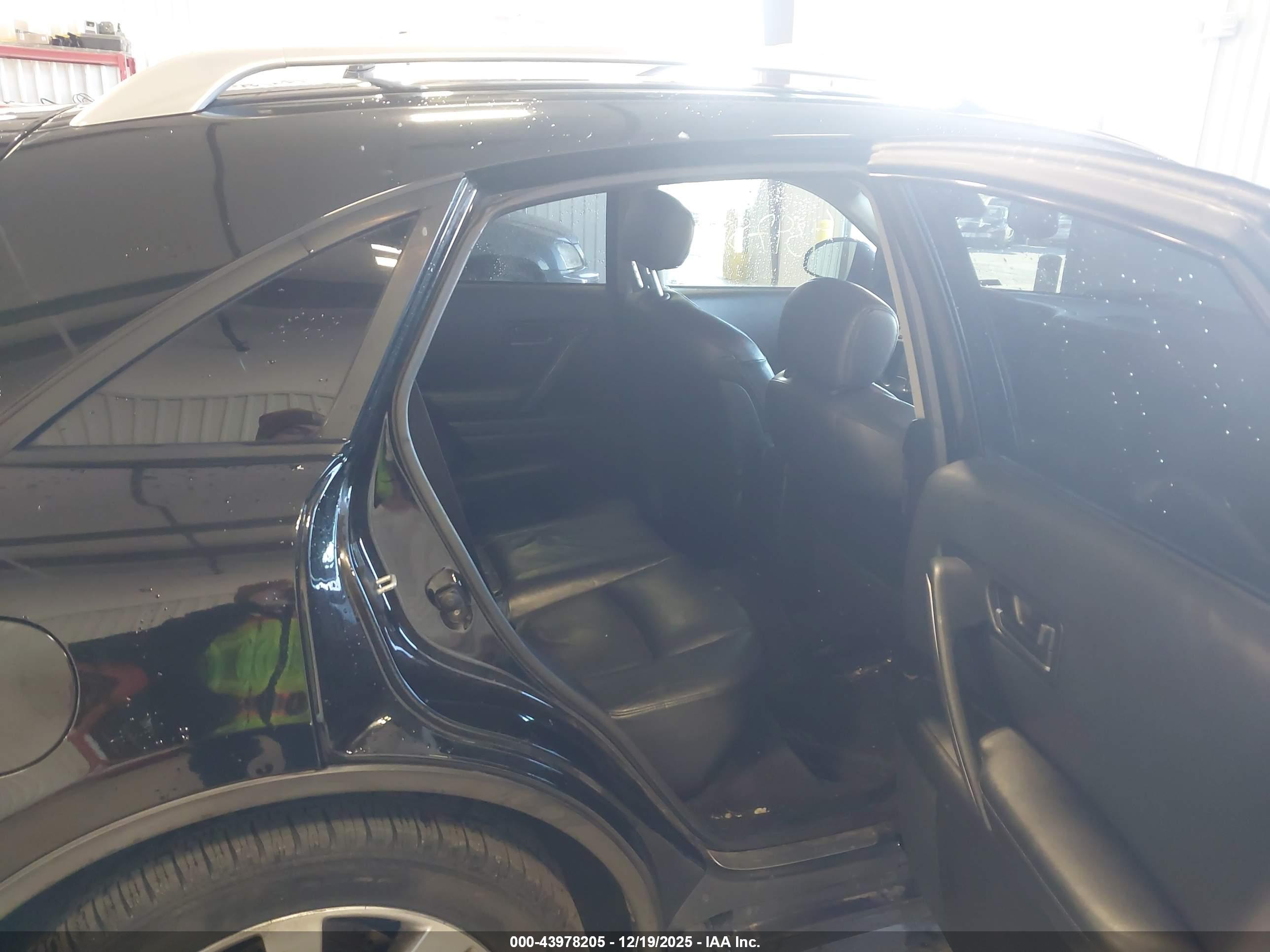 INFINITI FX35 image 8