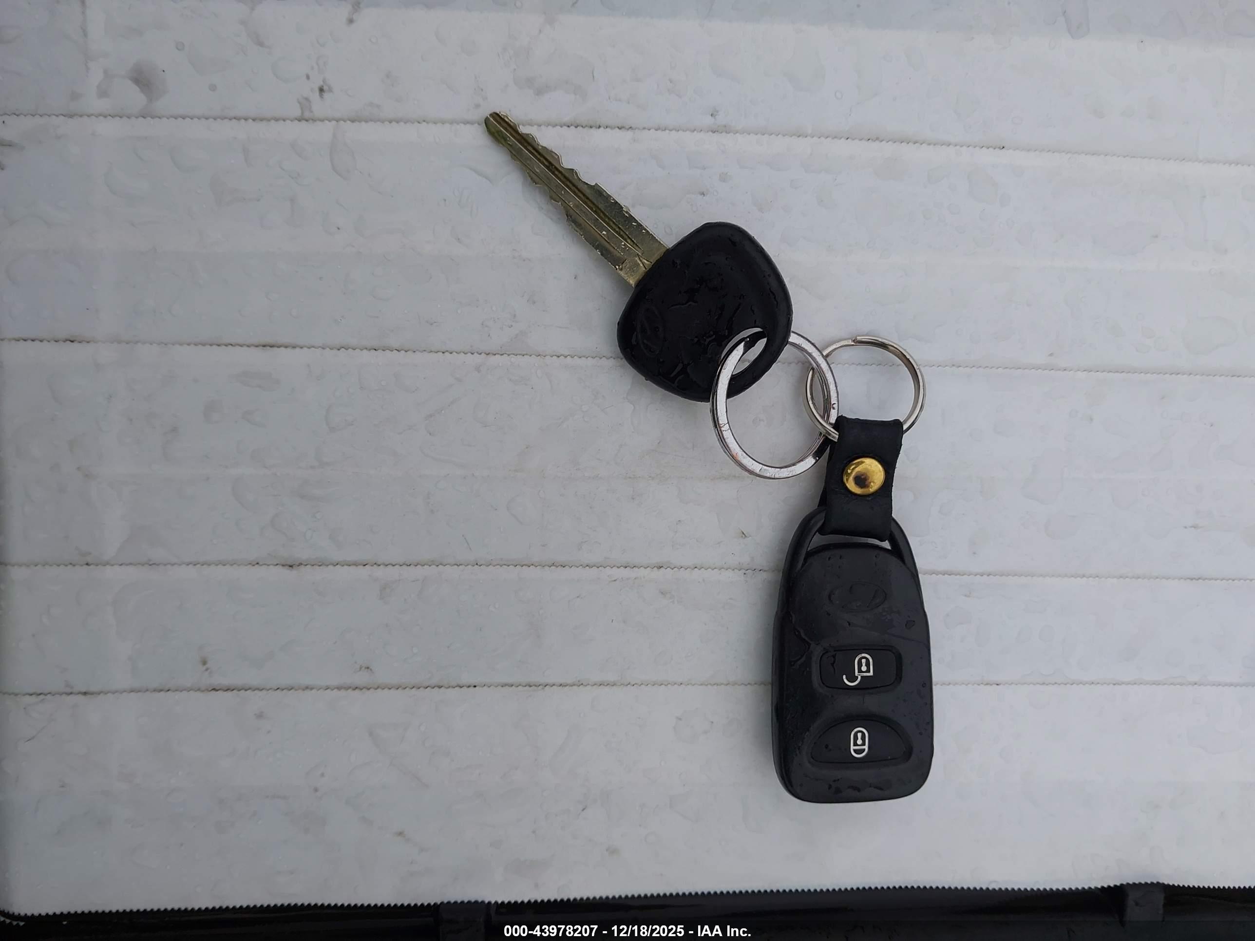 HYUNDAI ACCENT image 11
