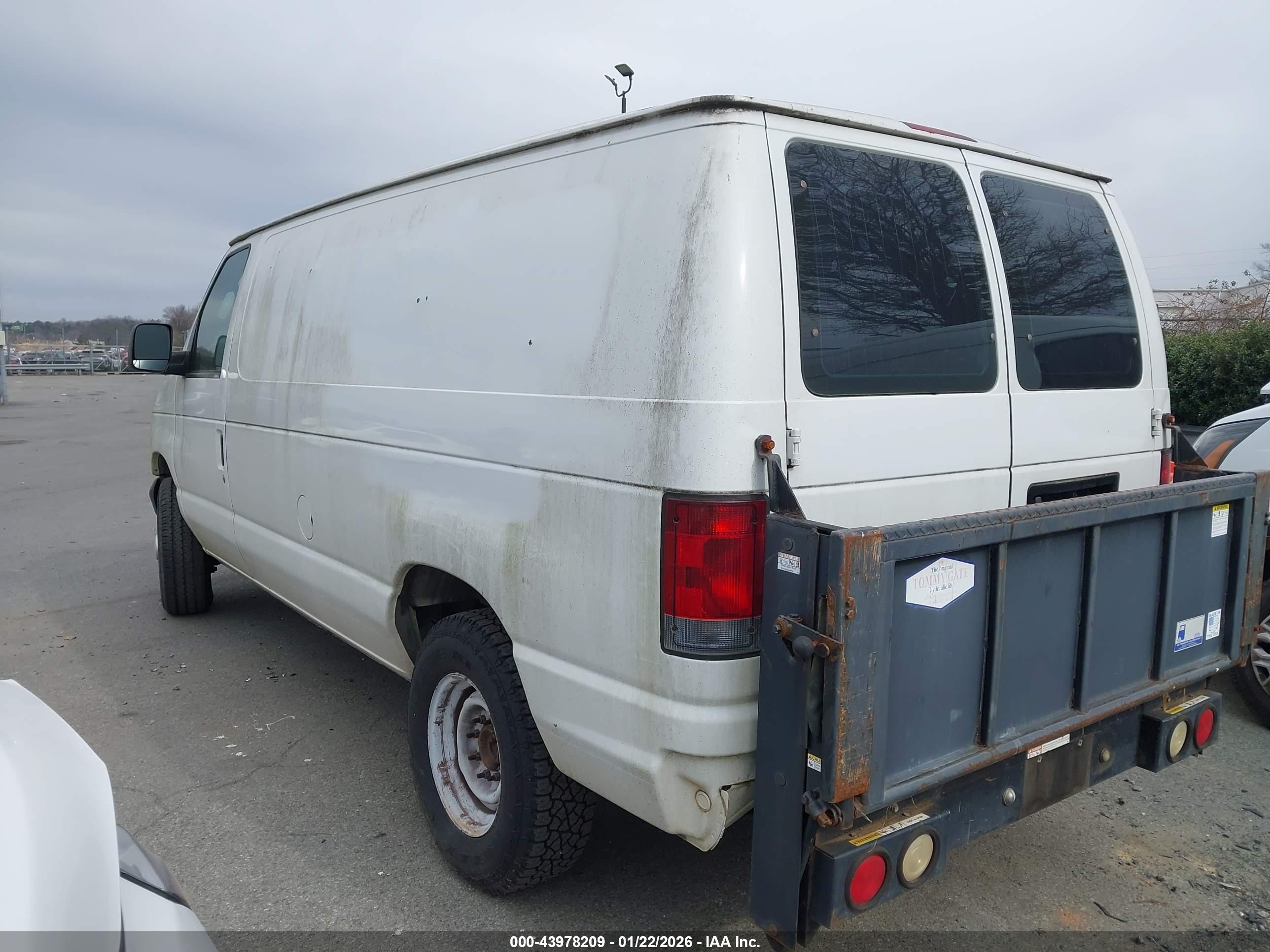 FORD E-250 image 3