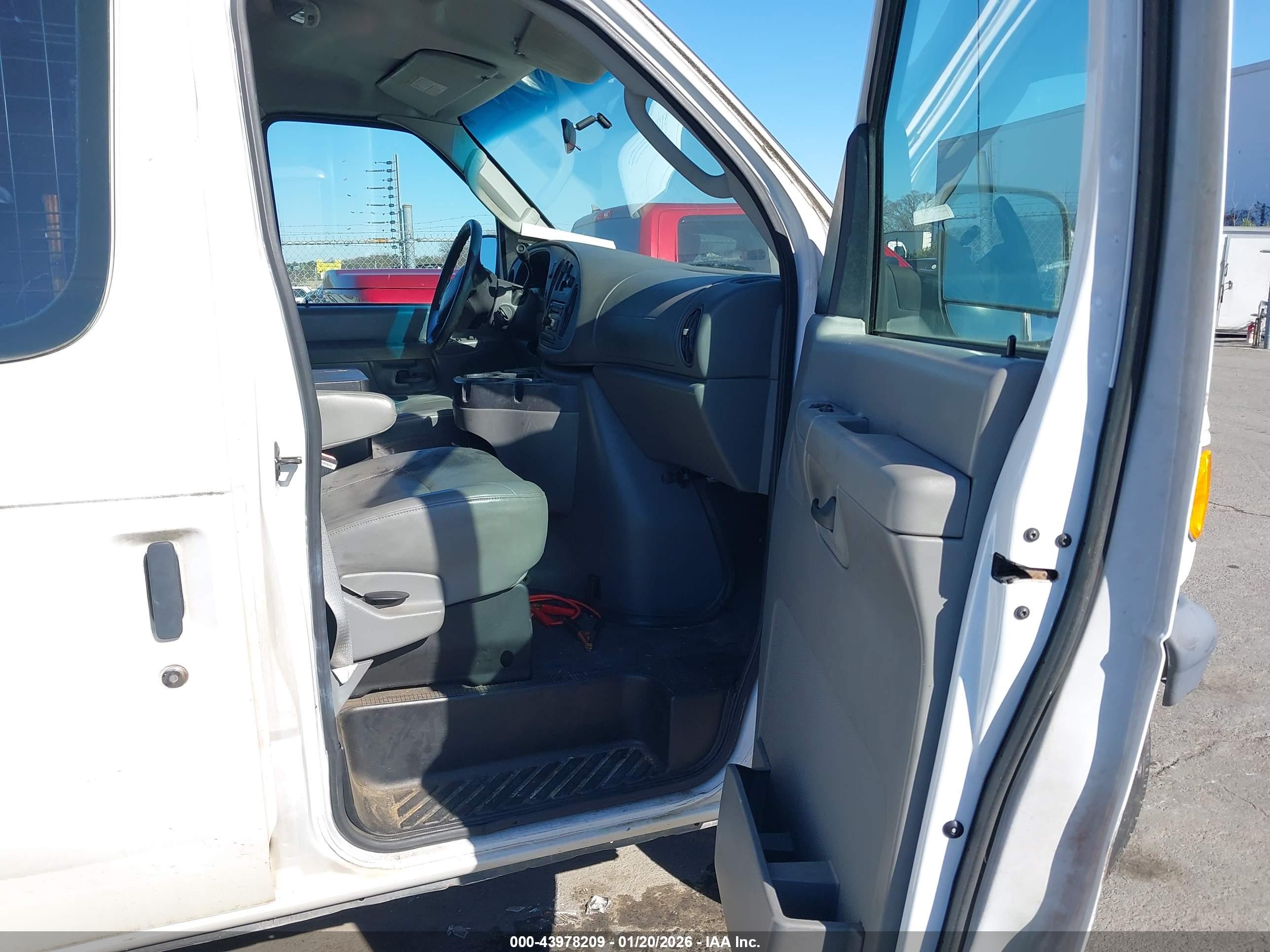 FORD E-250 image 5