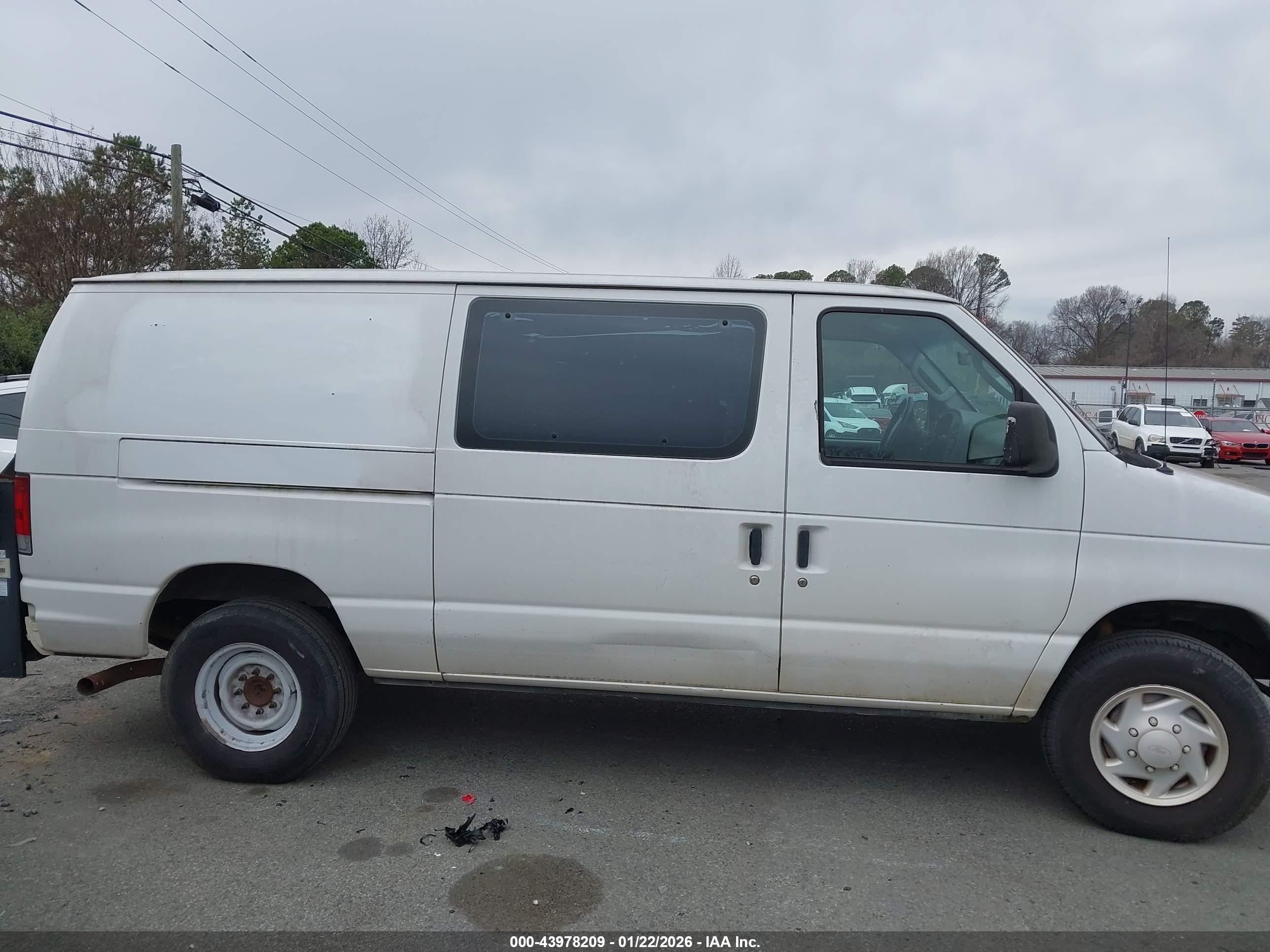 FORD E-250 image 6