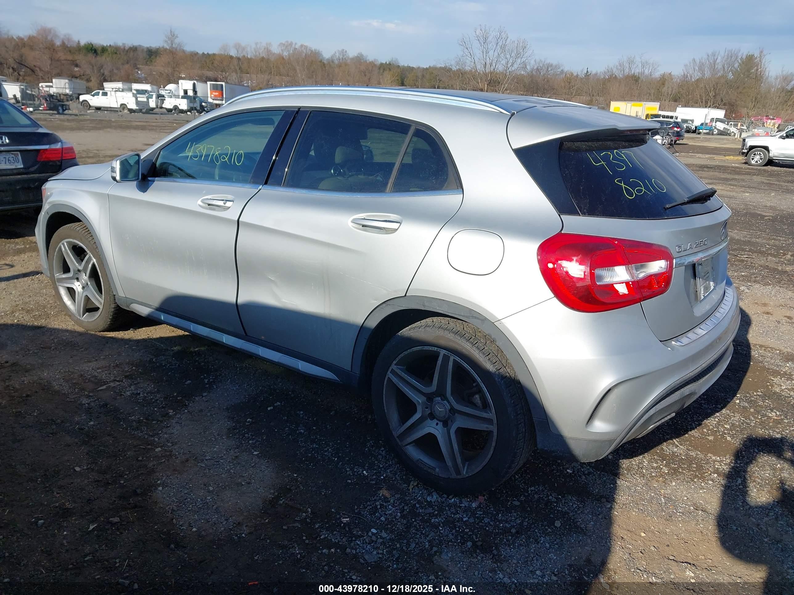 MERCEDES-BENZ GLA image 3