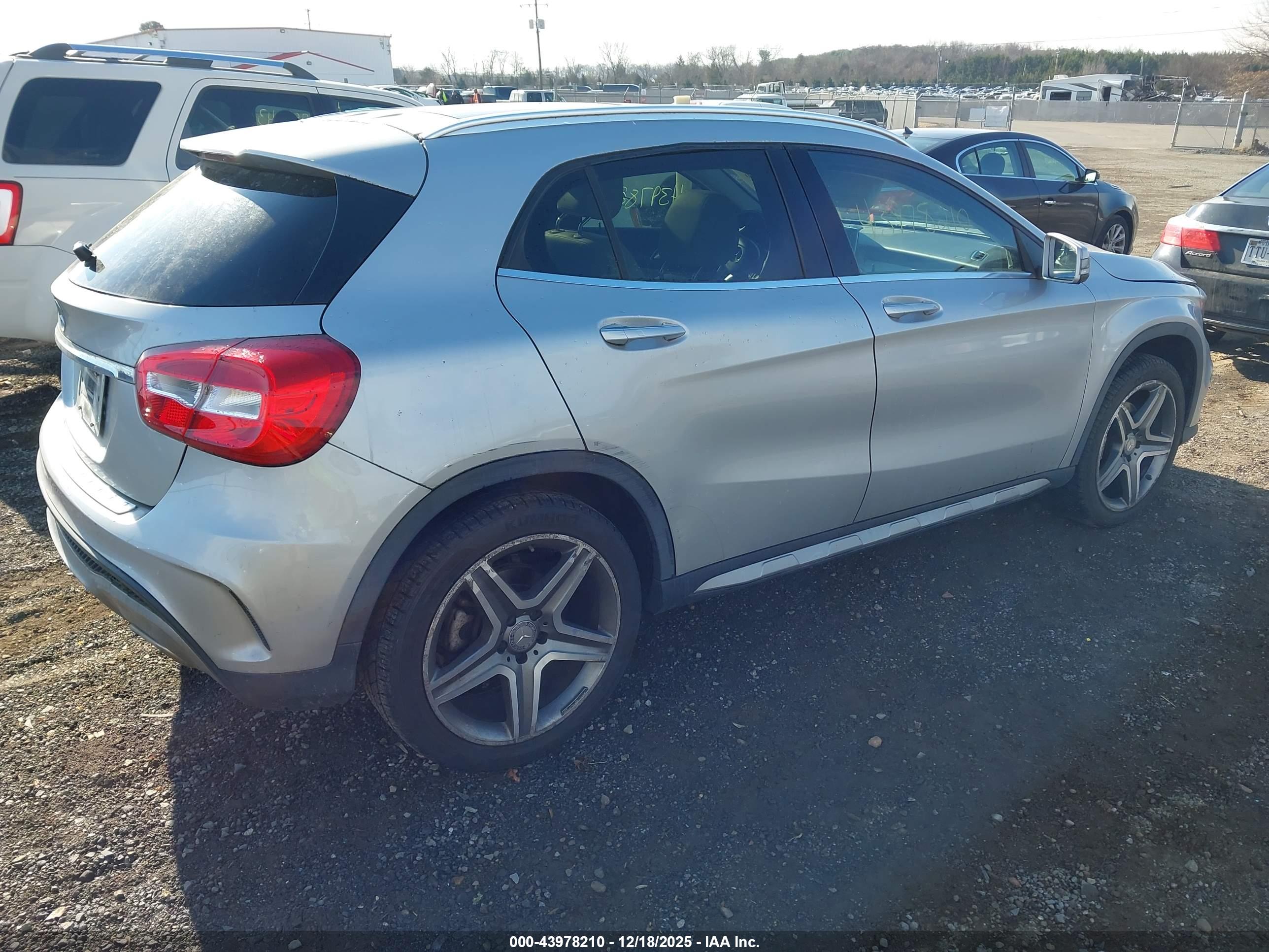 MERCEDES-BENZ GLA image 4