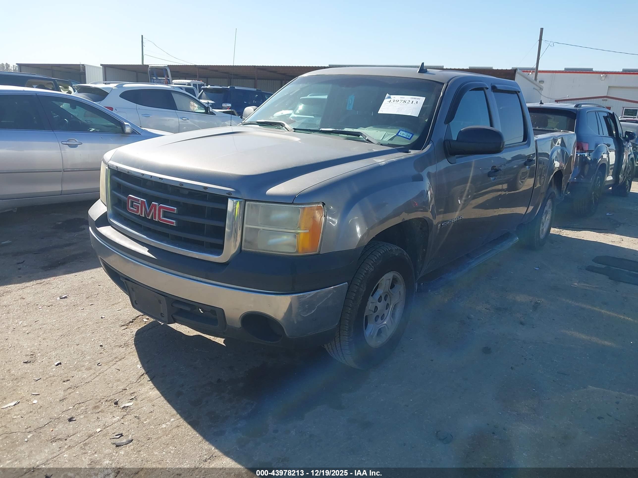 GMC SIERRA image 2
