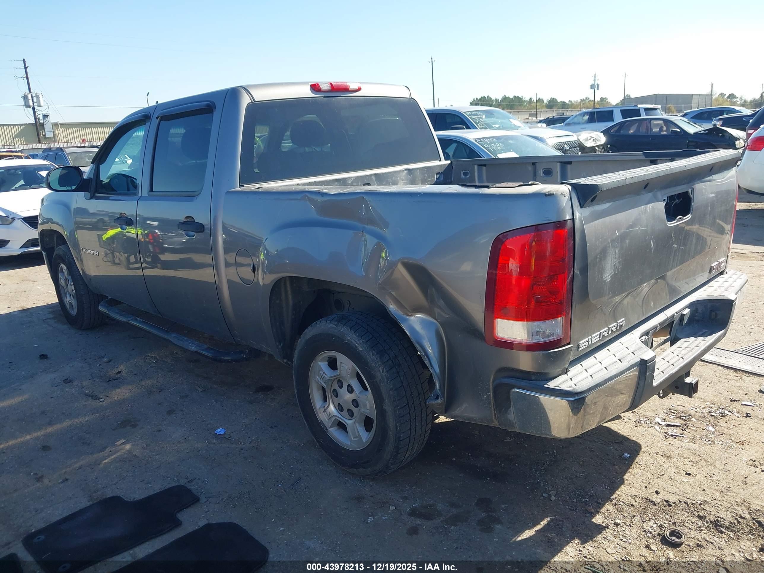 GMC SIERRA image 3