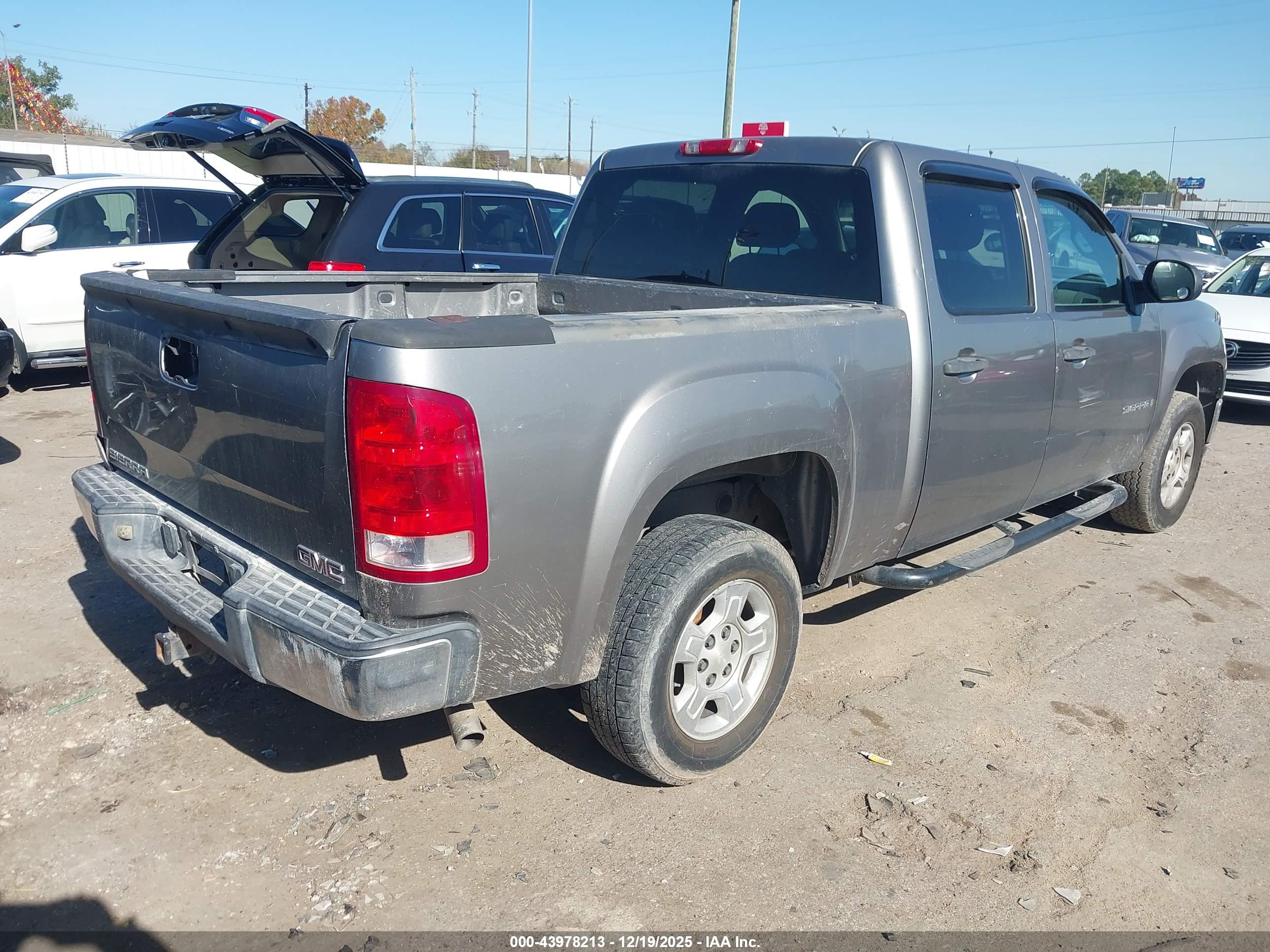 GMC SIERRA image 4