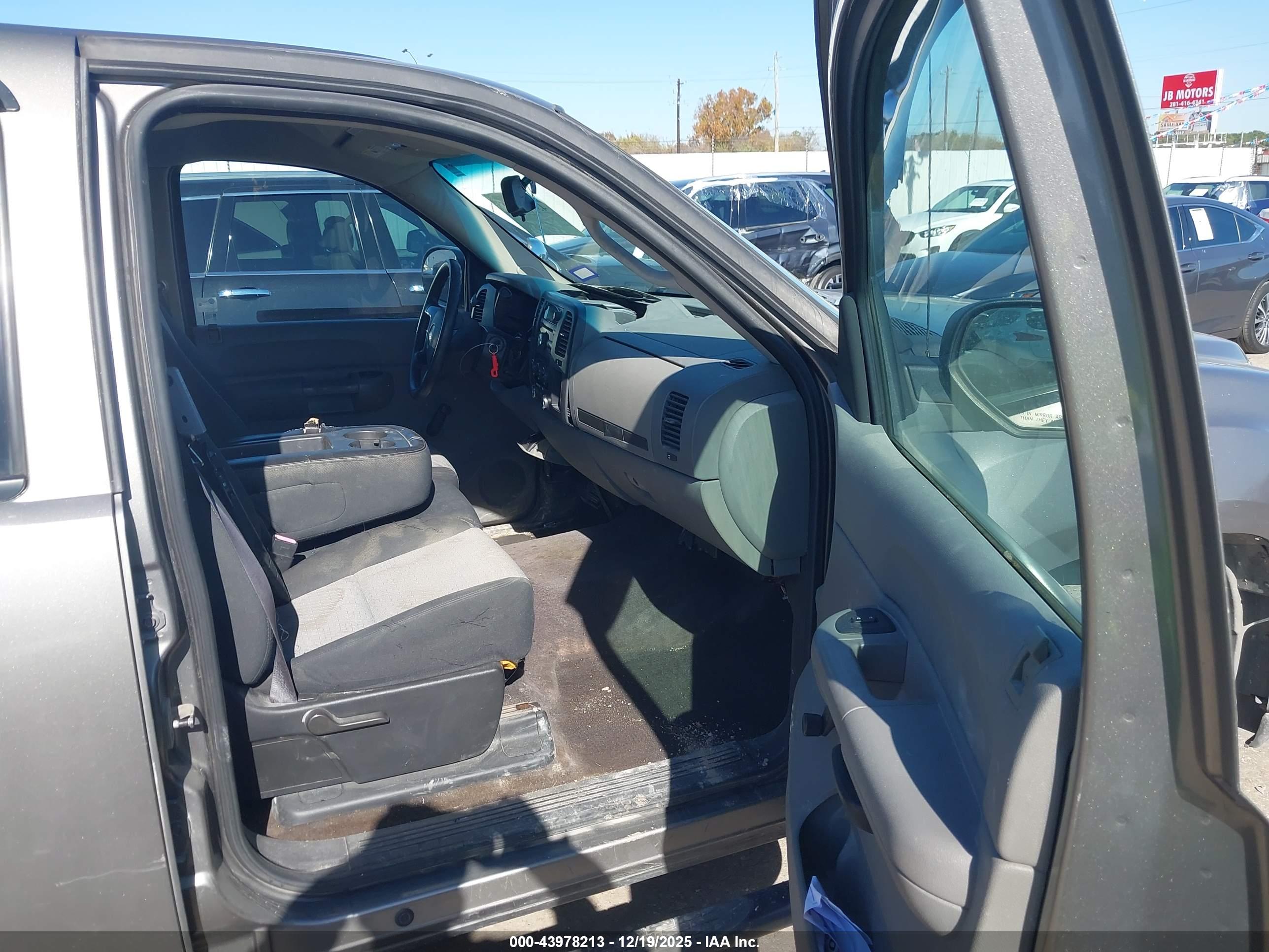 GMC SIERRA image 5