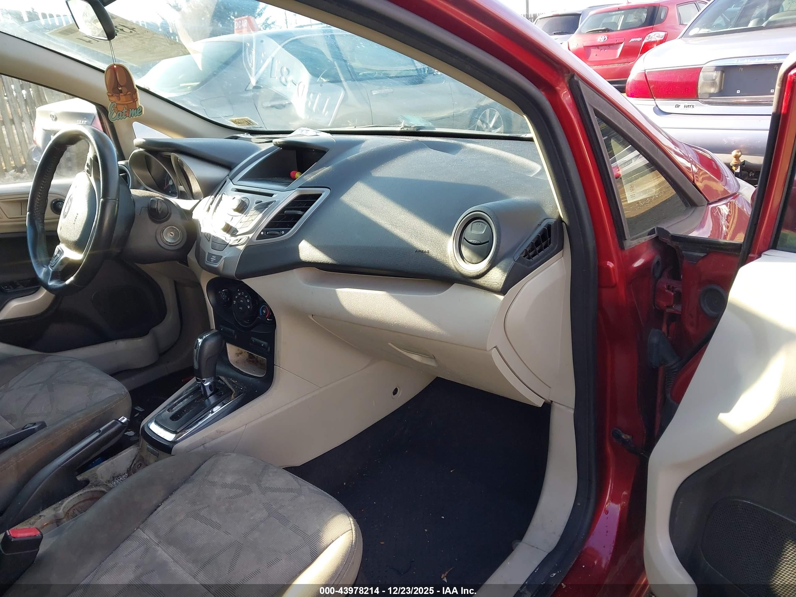 FORD FIESTA image 5