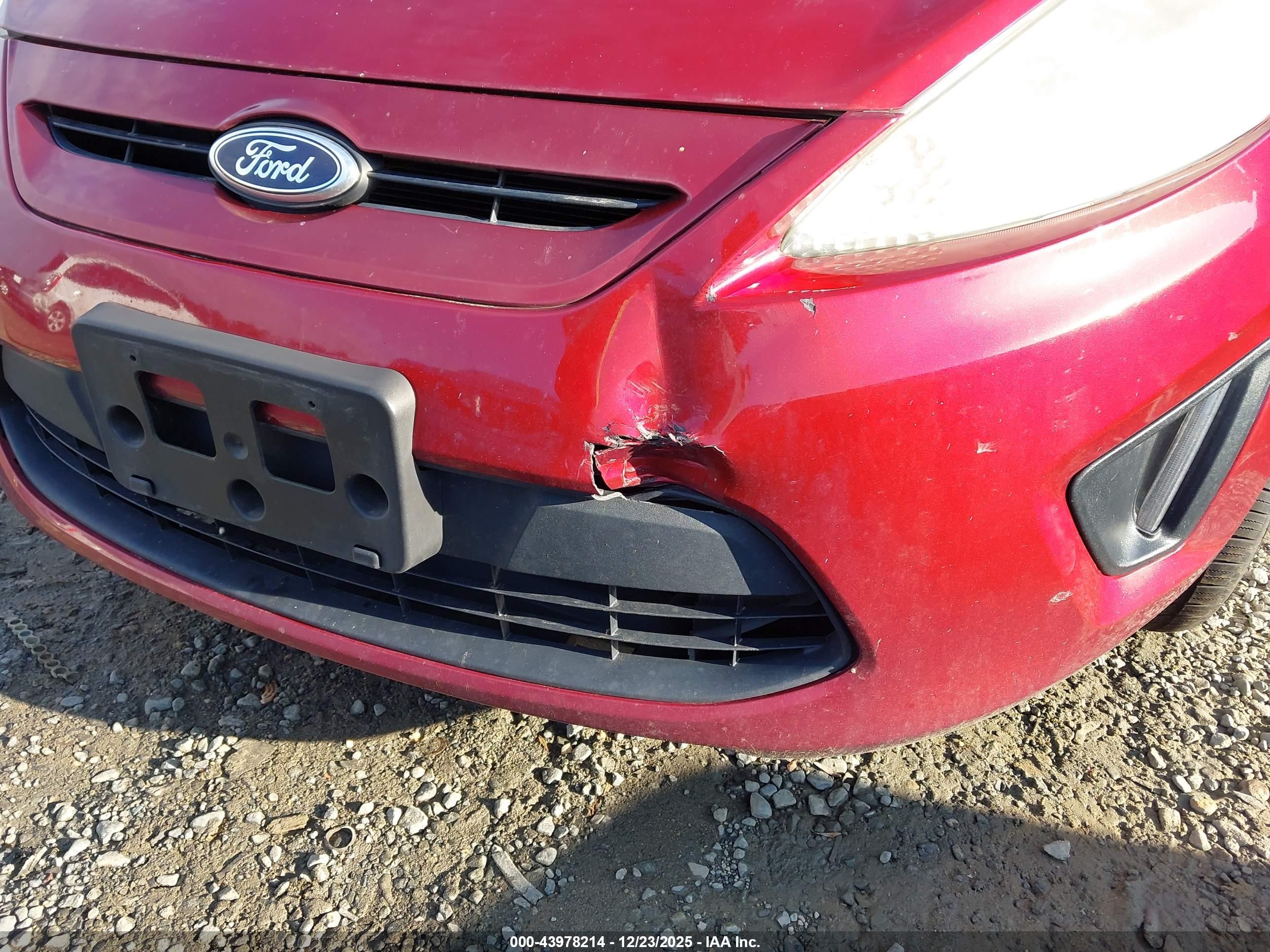 FORD FIESTA image 6