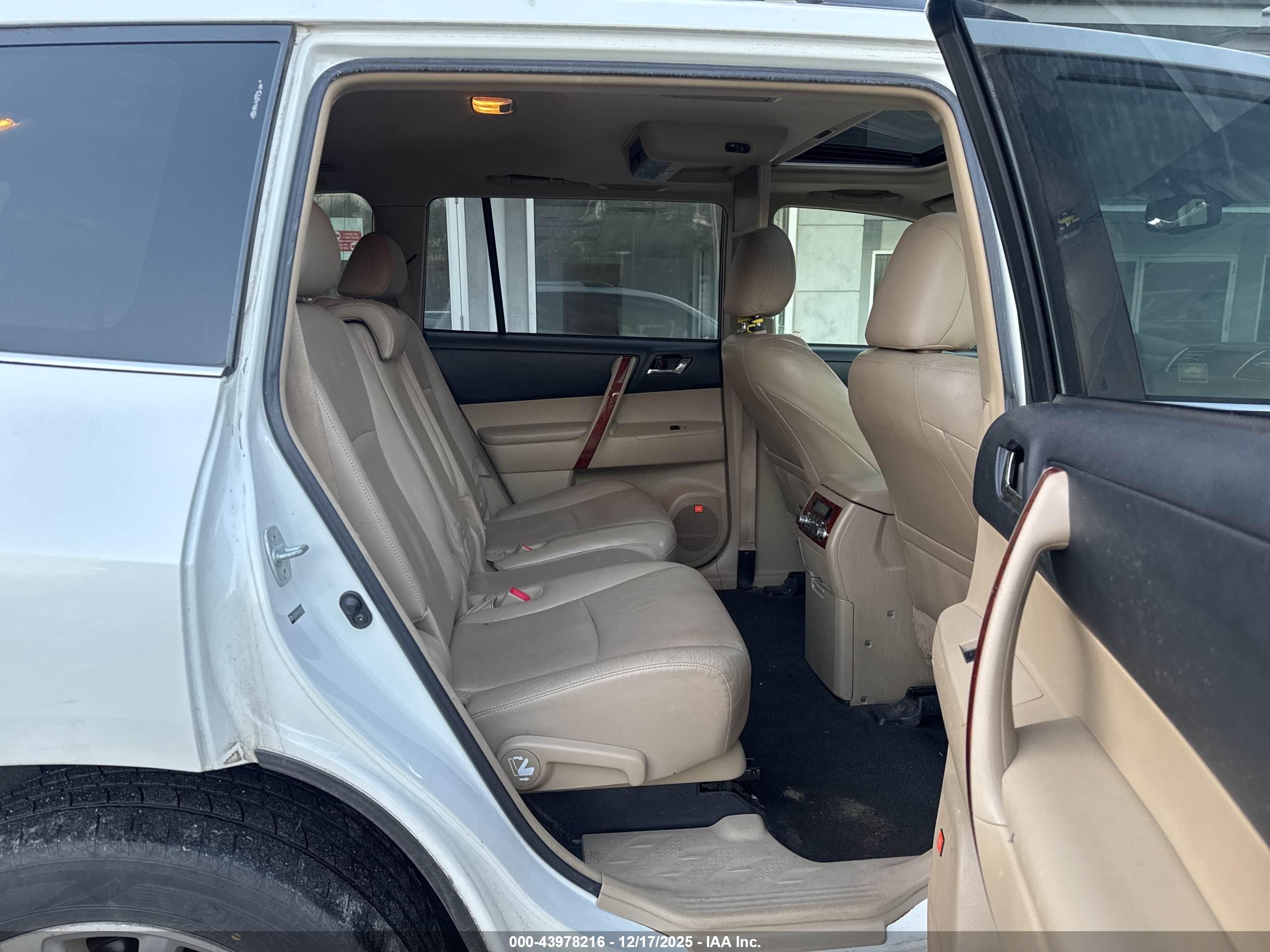 TOYOTA HIGHLANDER image 8