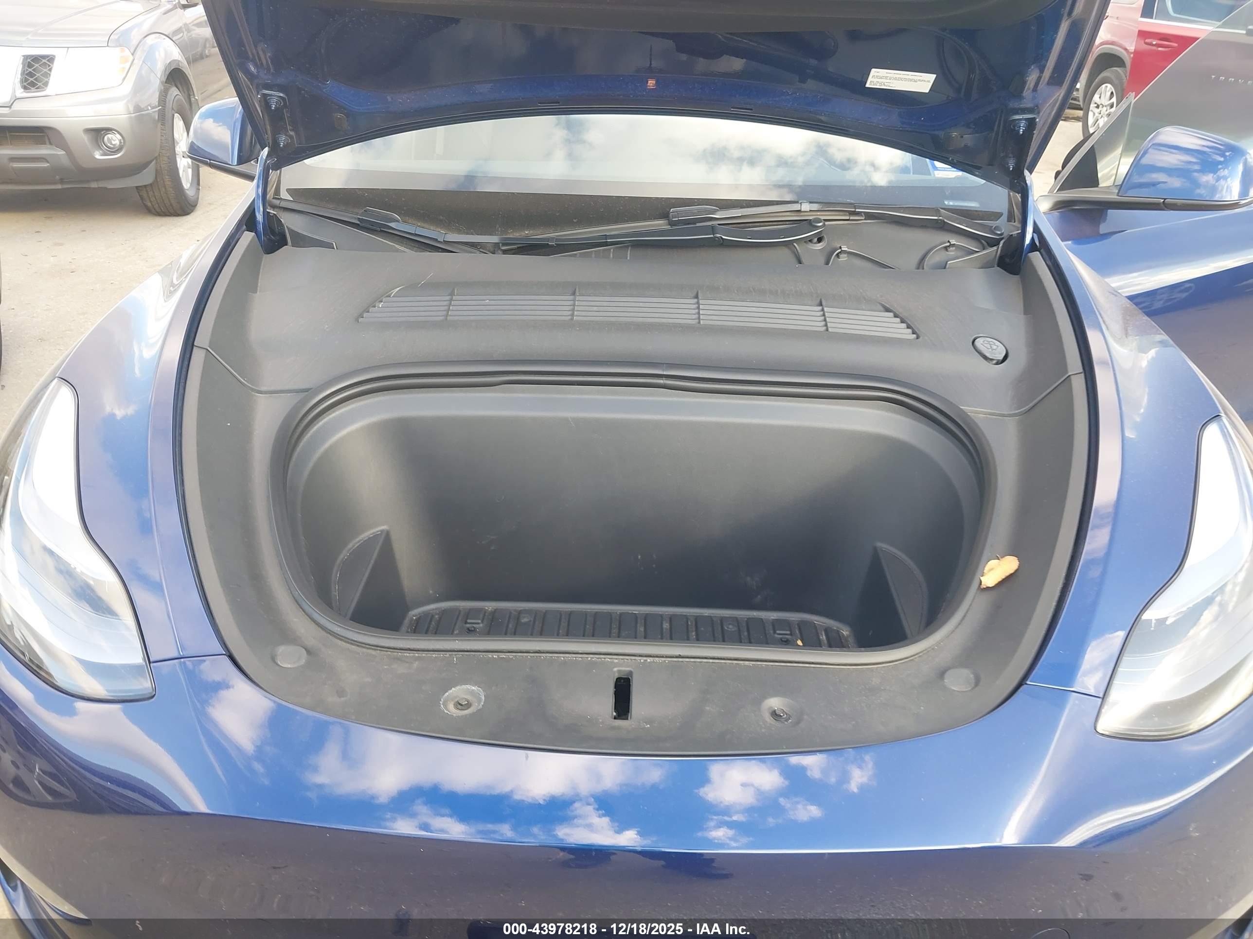 TESLA MODEL image 10