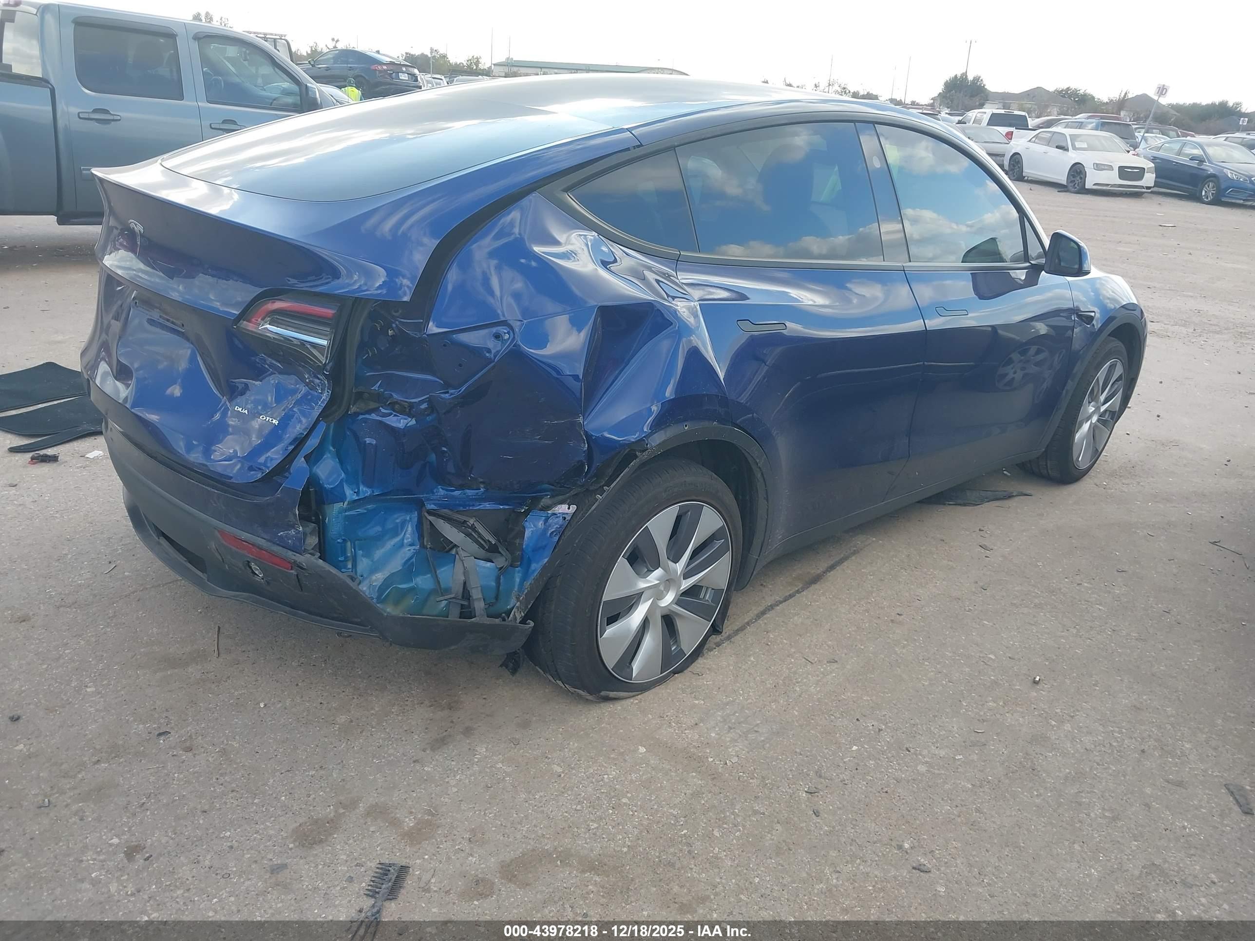 TESLA MODEL image 4