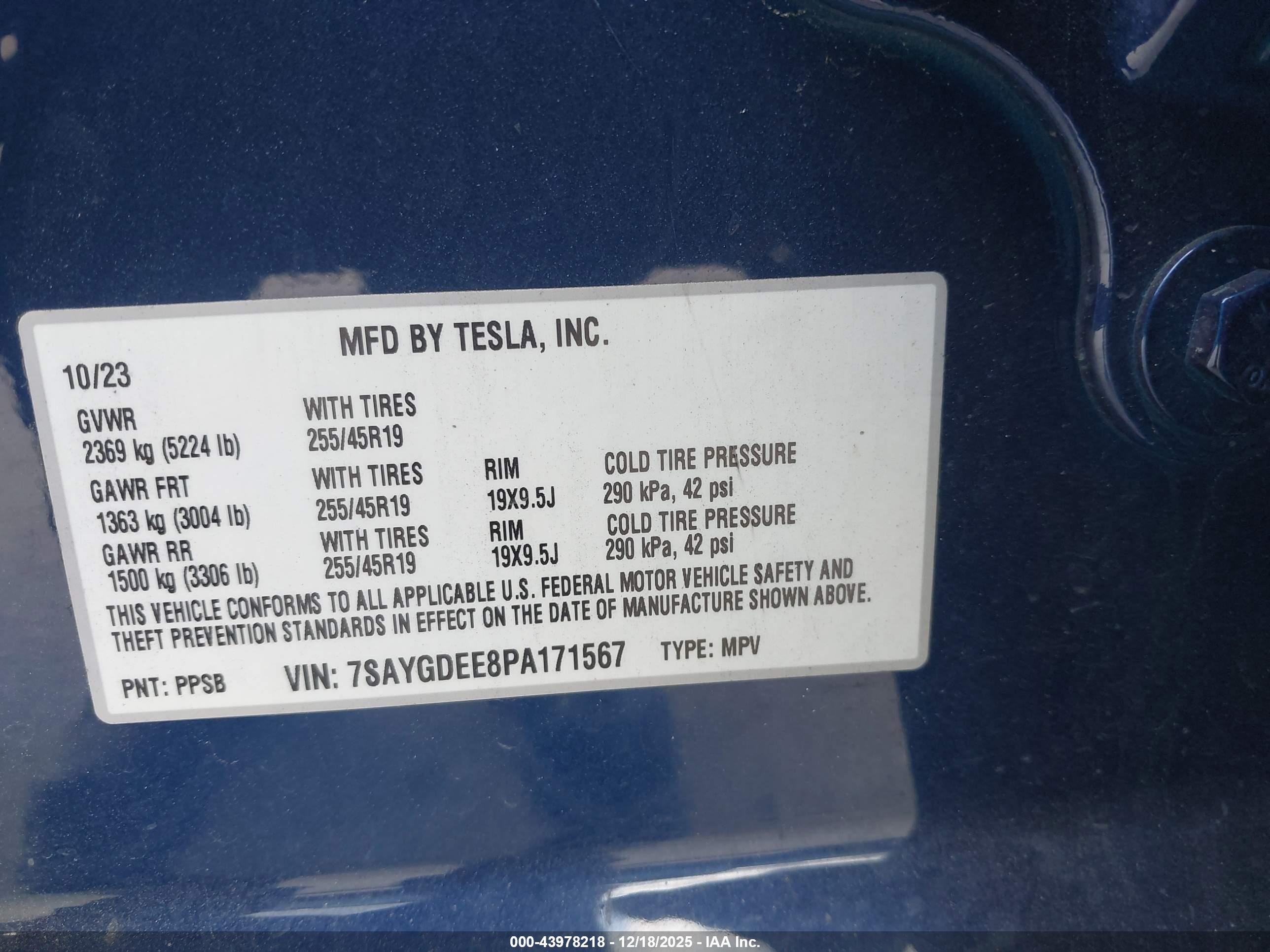 TESLA MODEL image 9