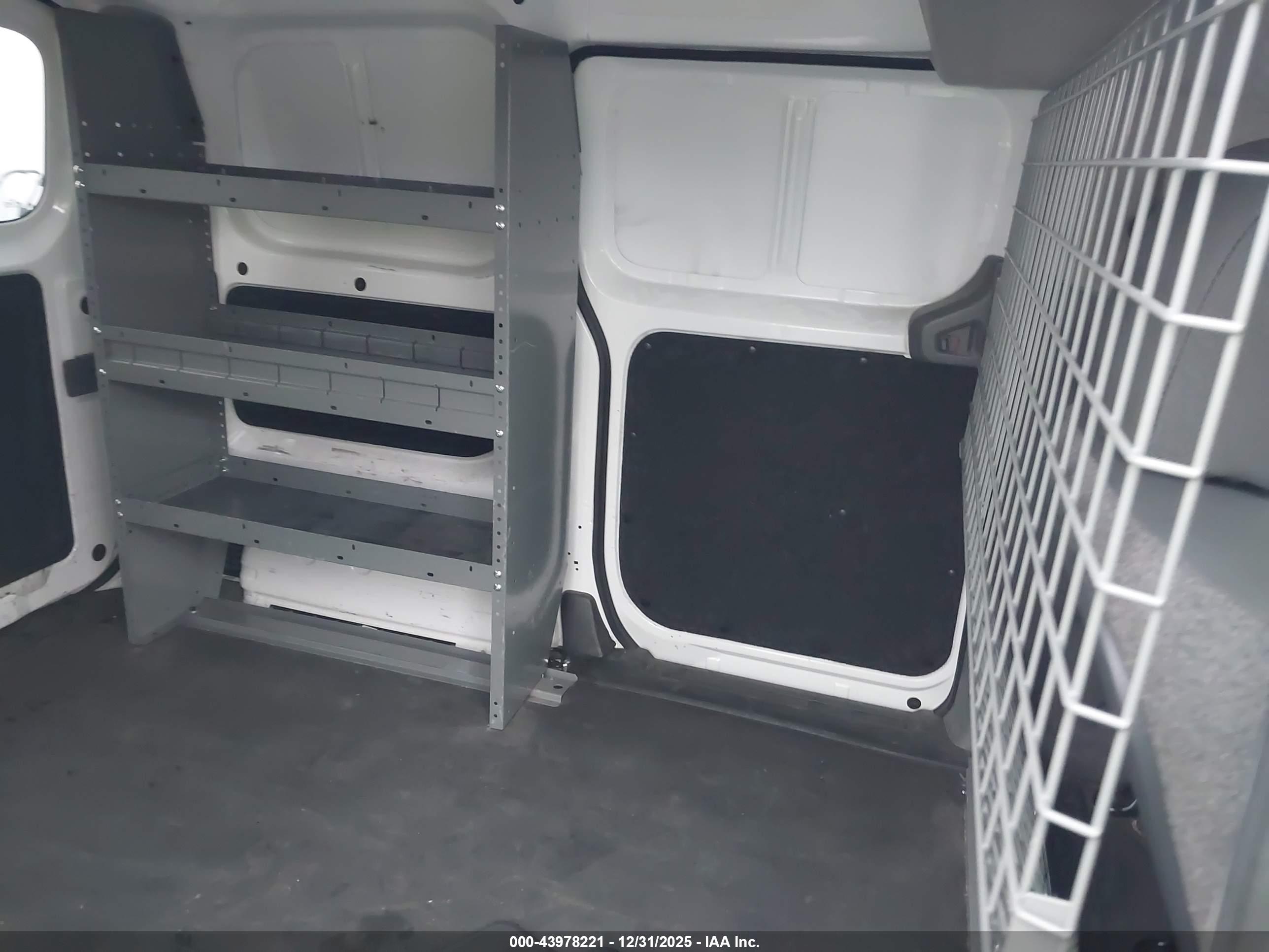 NISSAN NV200 image 8