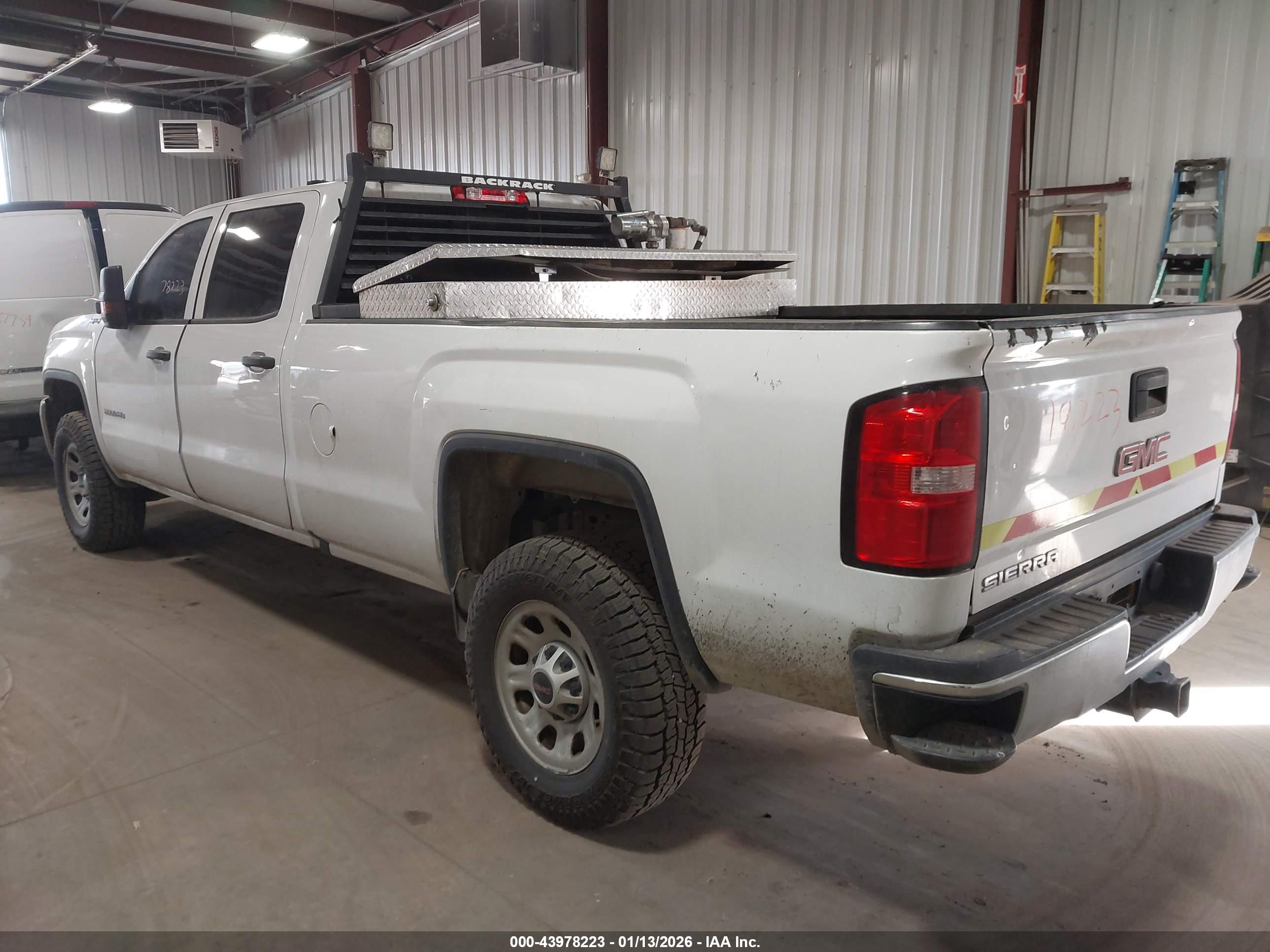 GMC SIERRA image 3