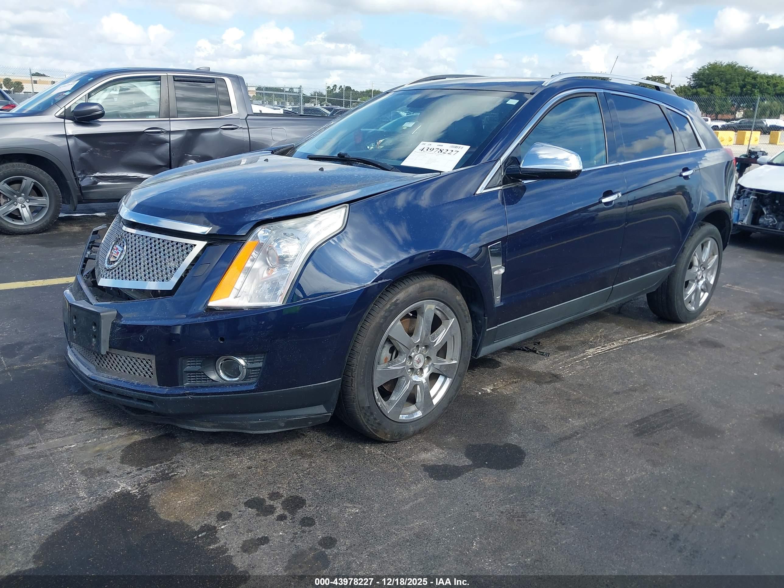 CADILLAC SRX image 2