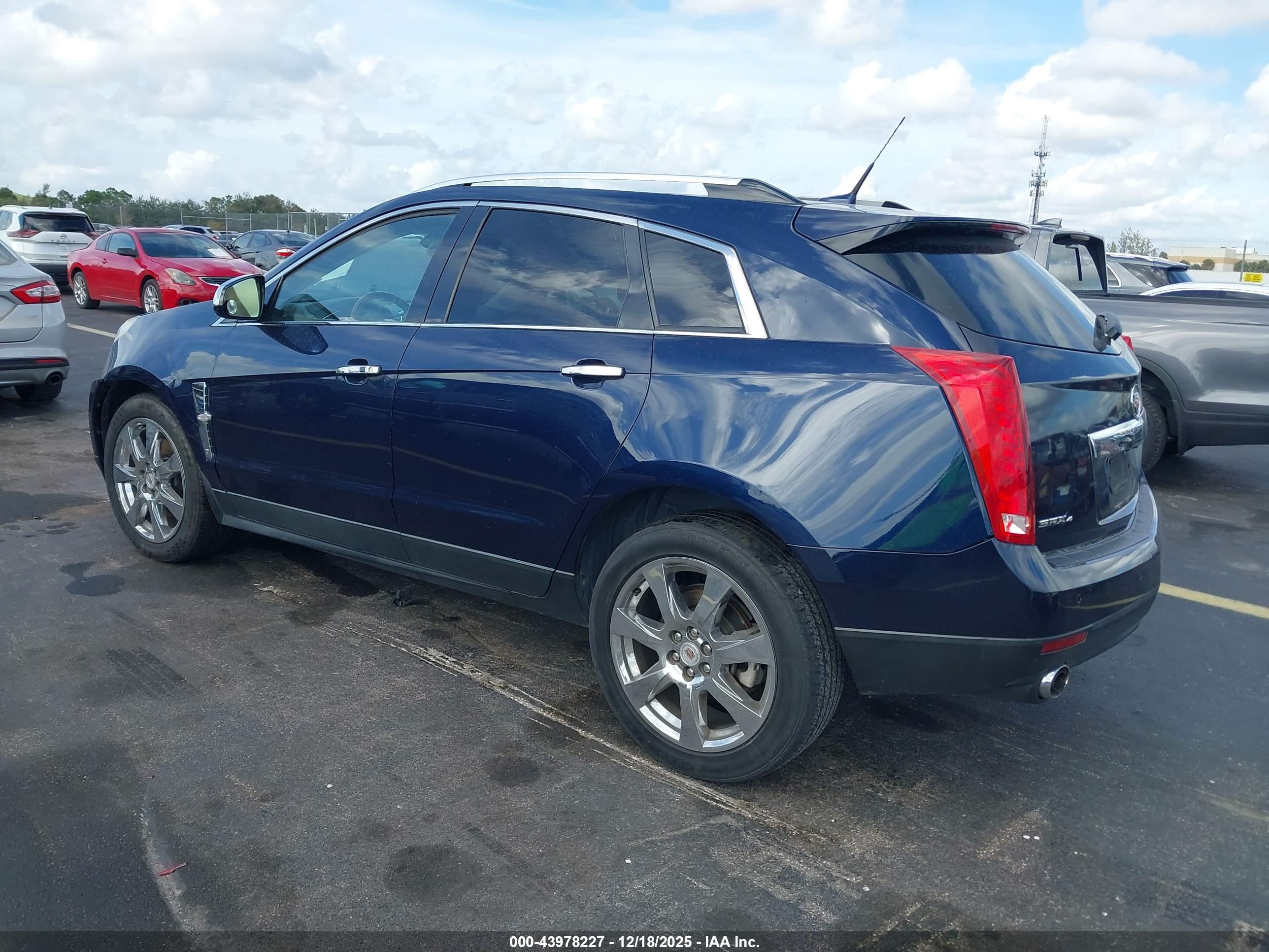 CADILLAC SRX image 3