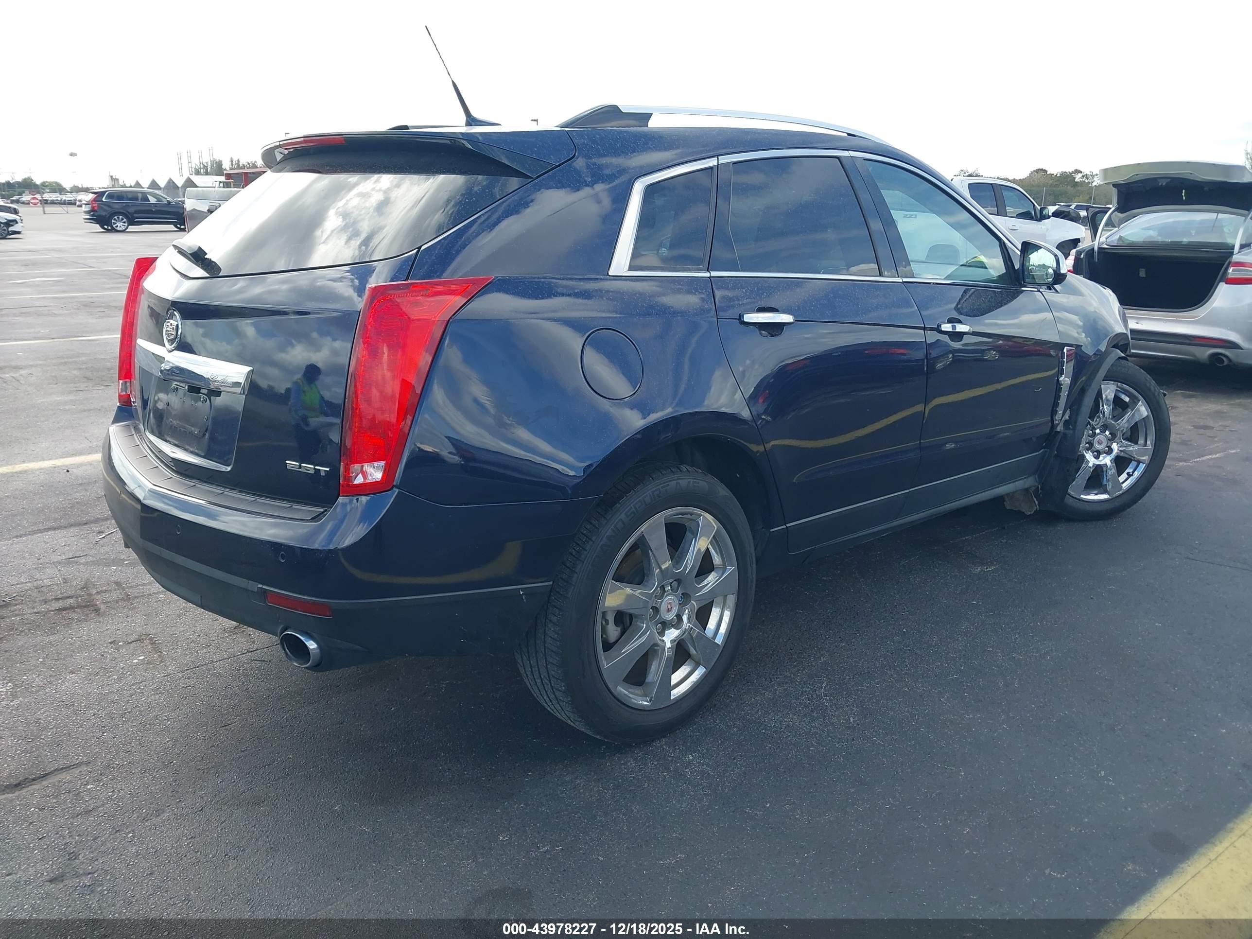 CADILLAC SRX image 4