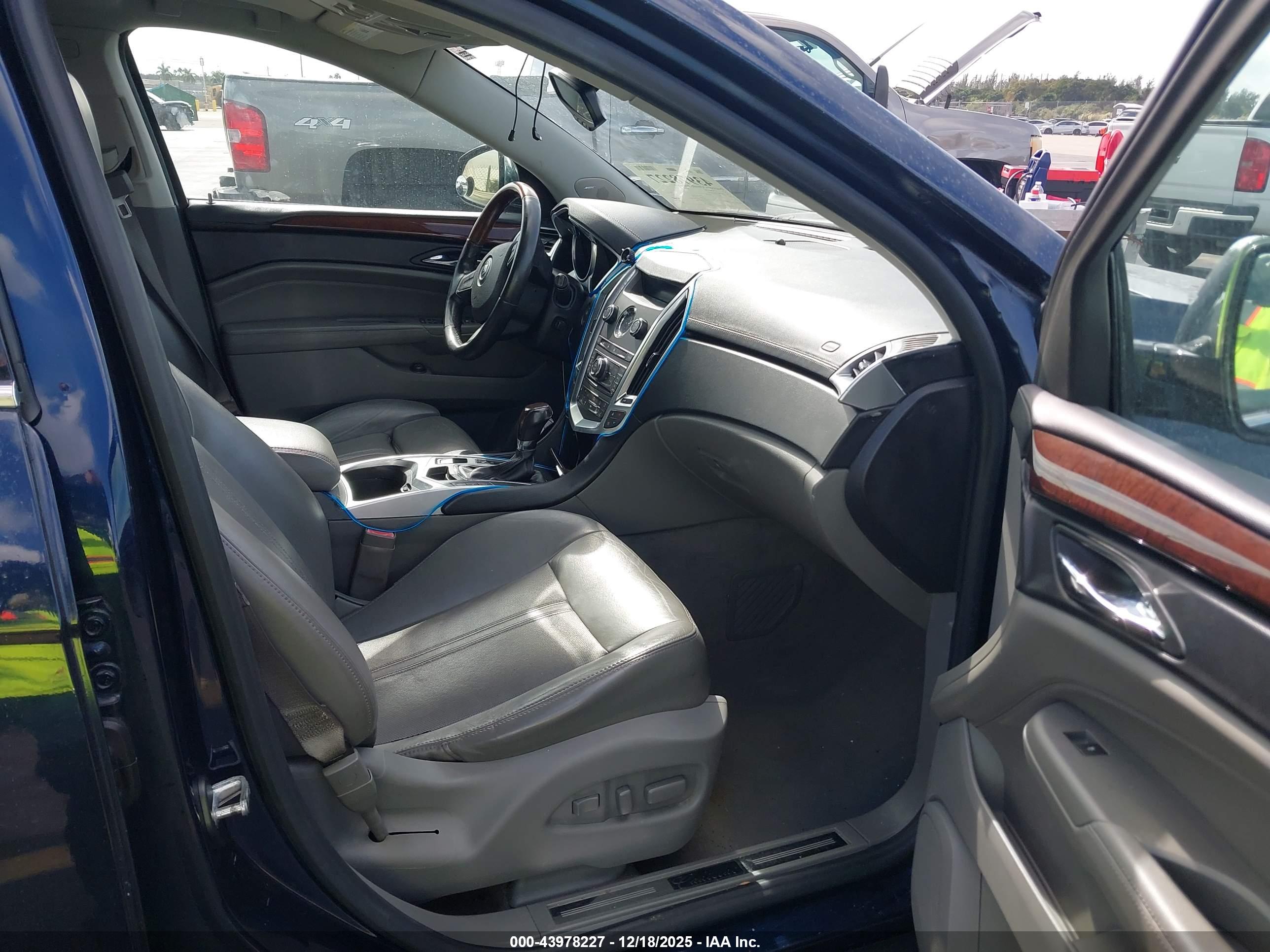 CADILLAC SRX image 5
