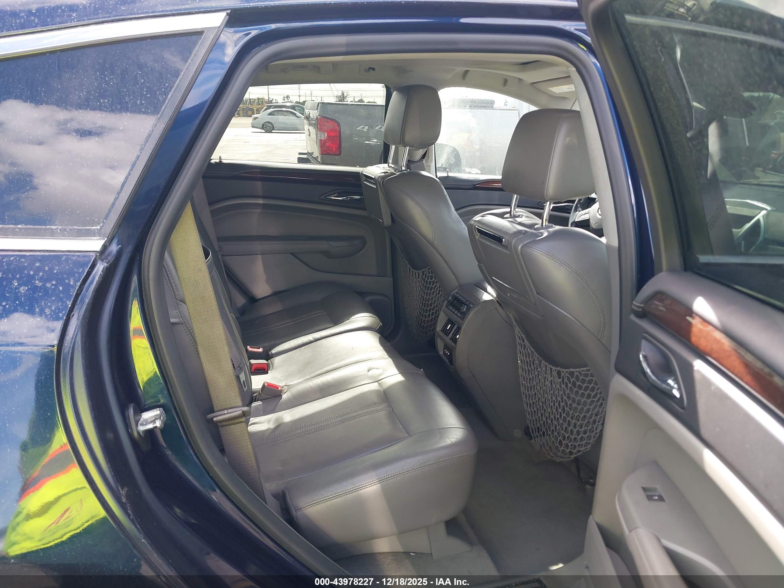 CADILLAC SRX image 8