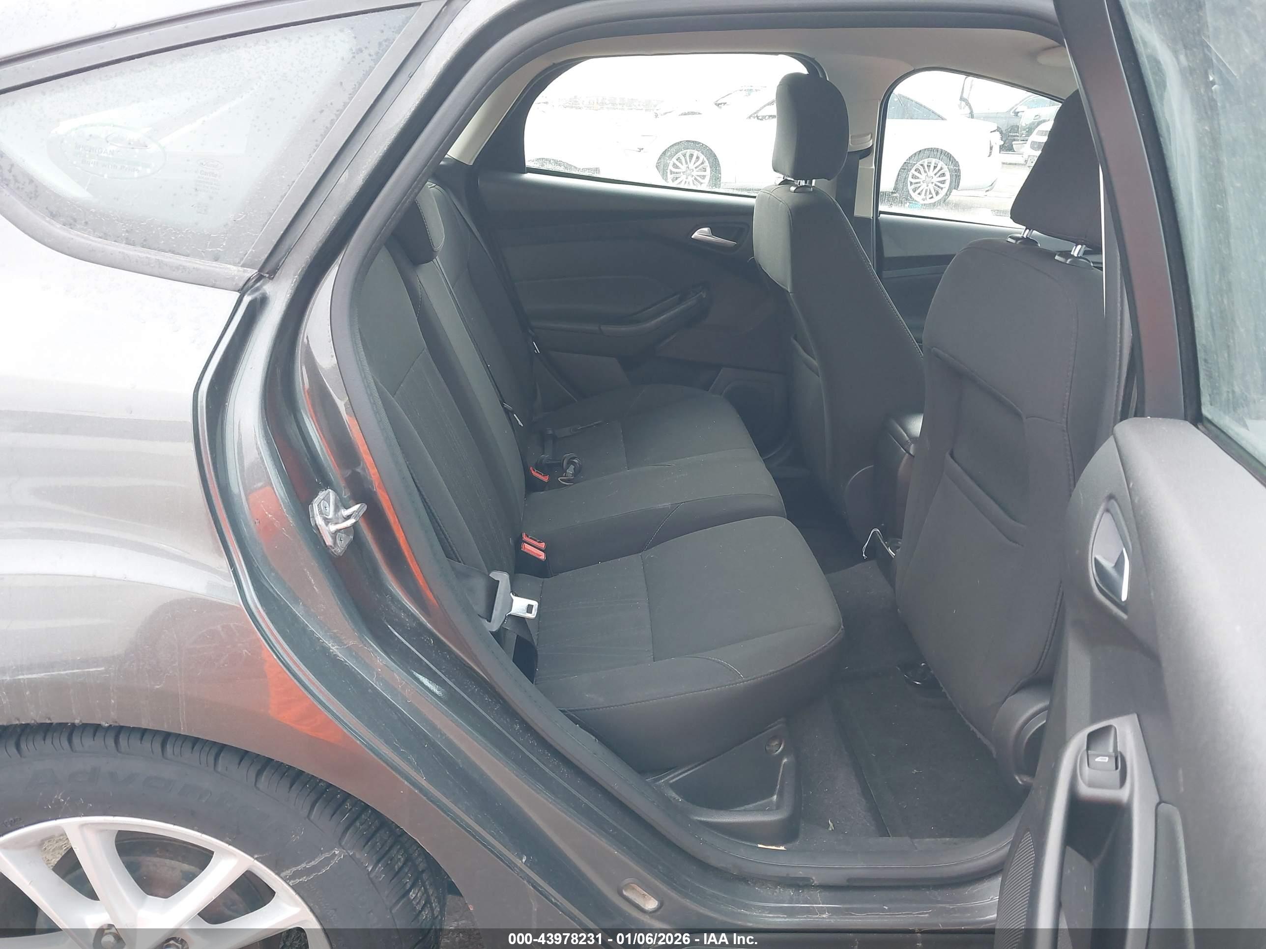 FORD FOCUS image 8