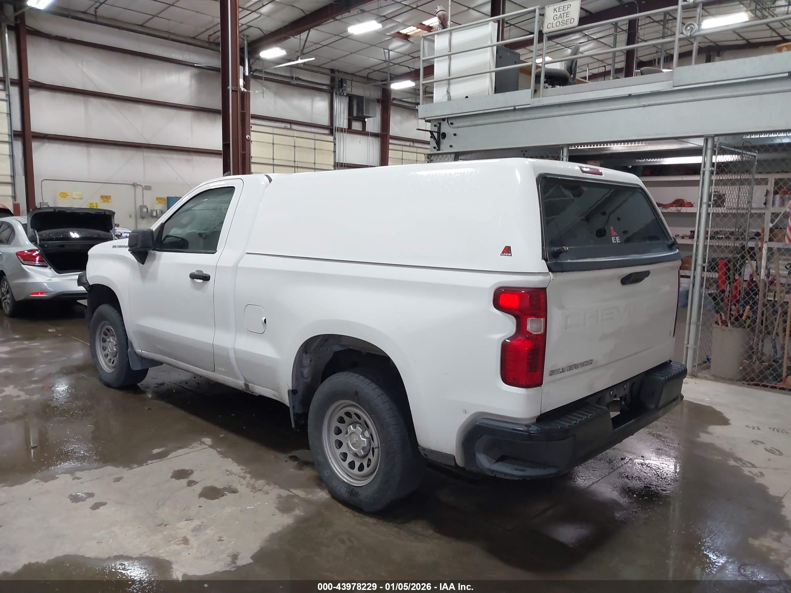 CHEVROLET SILVERADO image 3