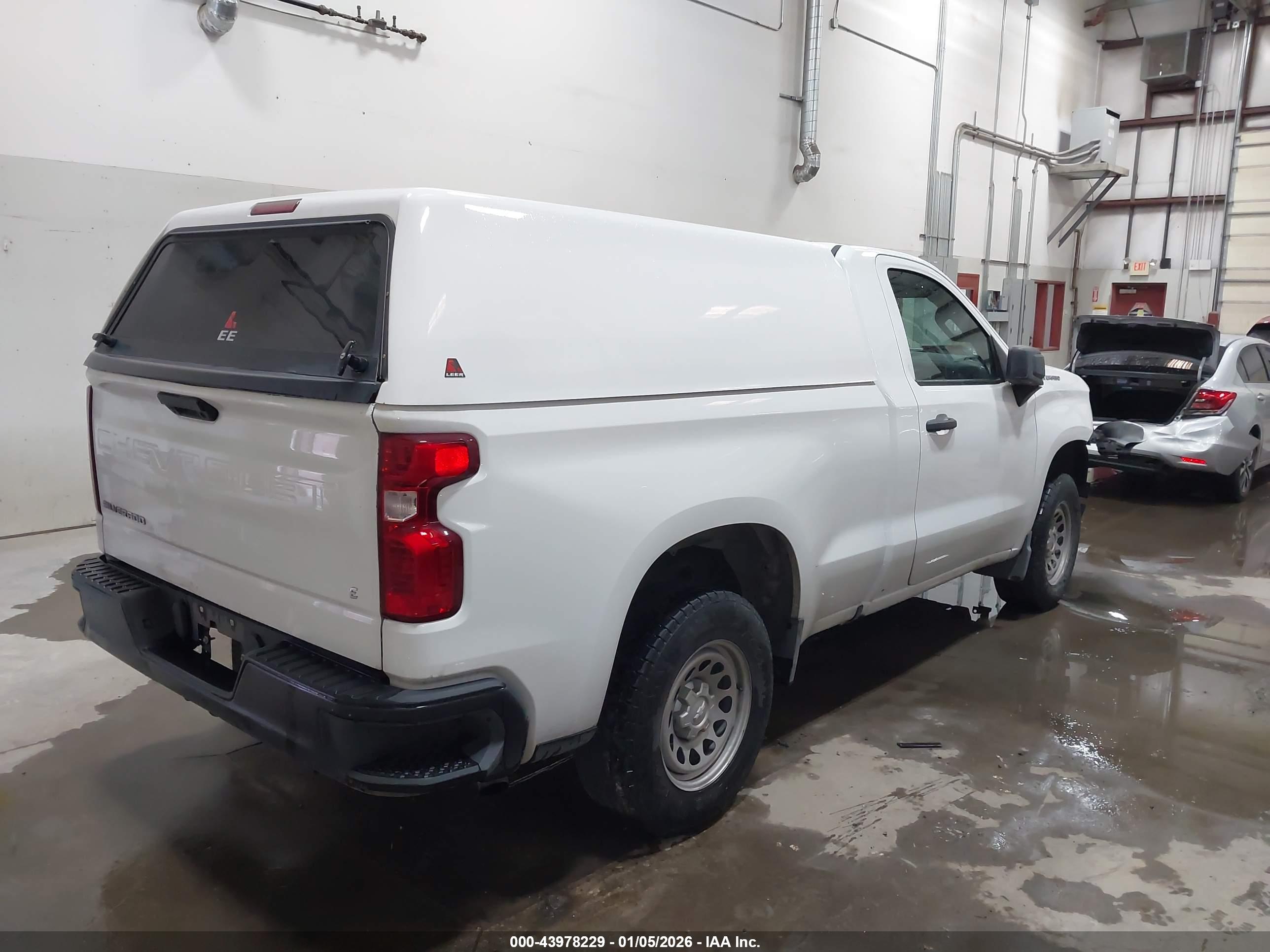 CHEVROLET SILVERADO image 4