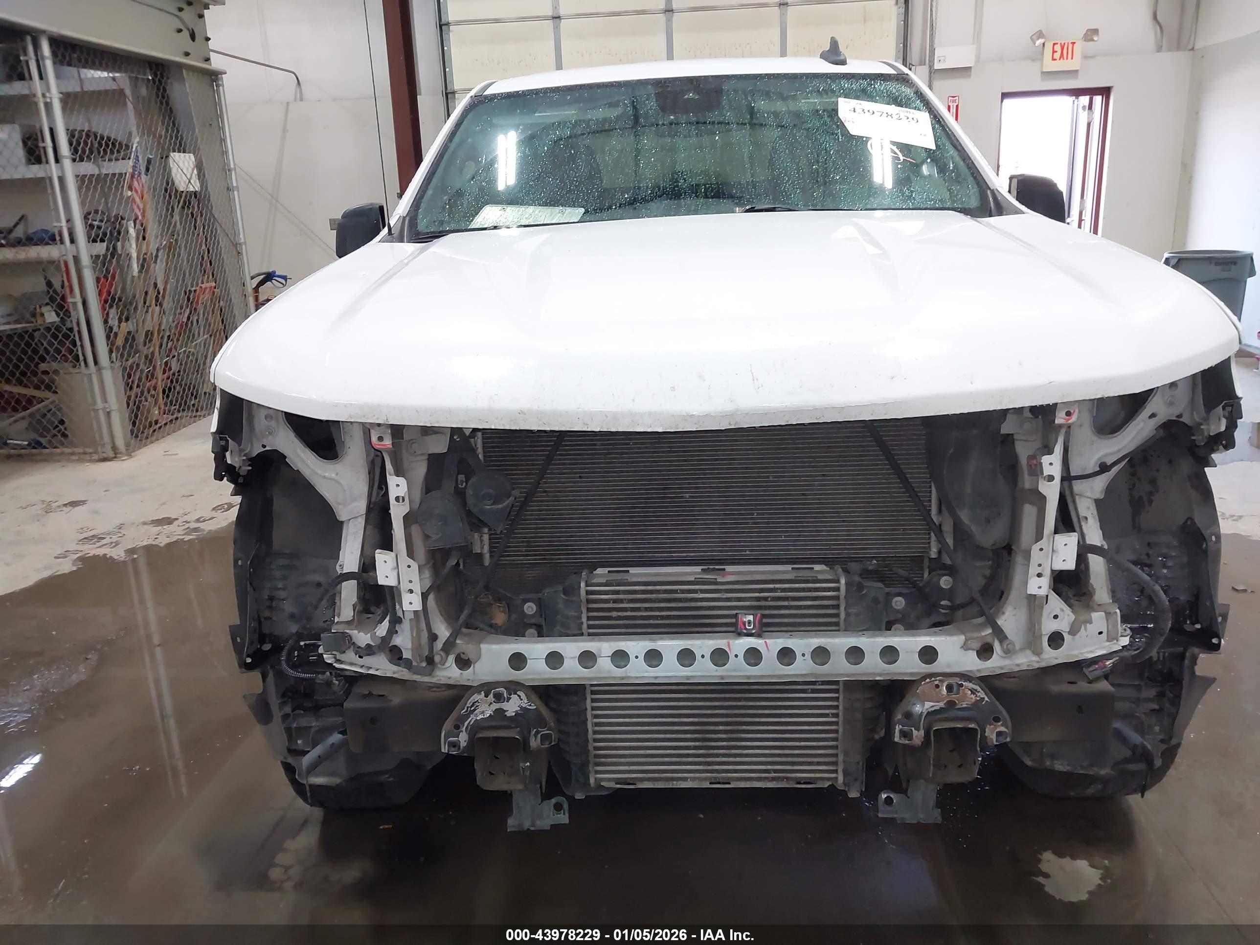 CHEVROLET SILVERADO image 6
