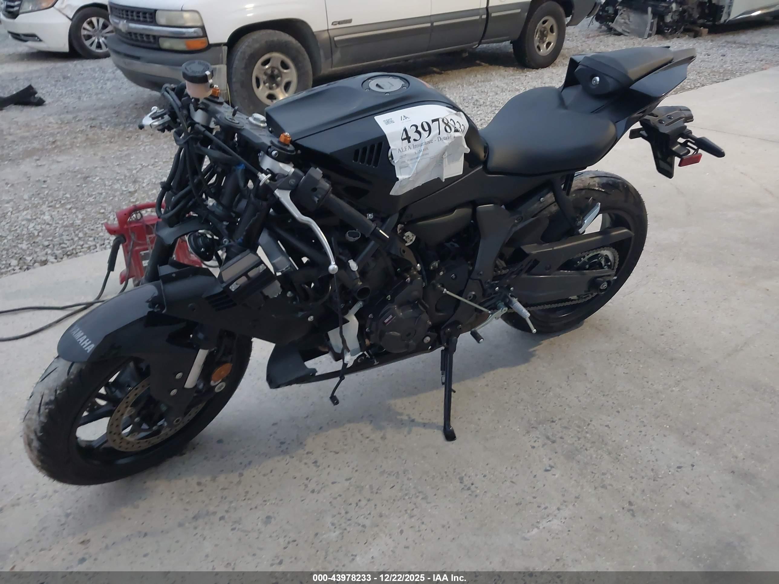 YAMAHA YZFR7 image 2