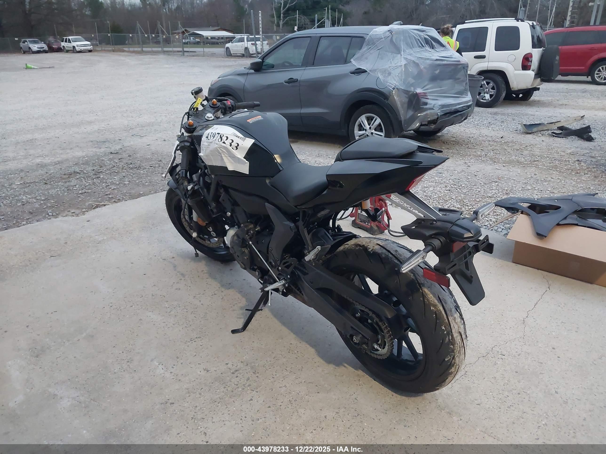 YAMAHA YZFR7 image 3