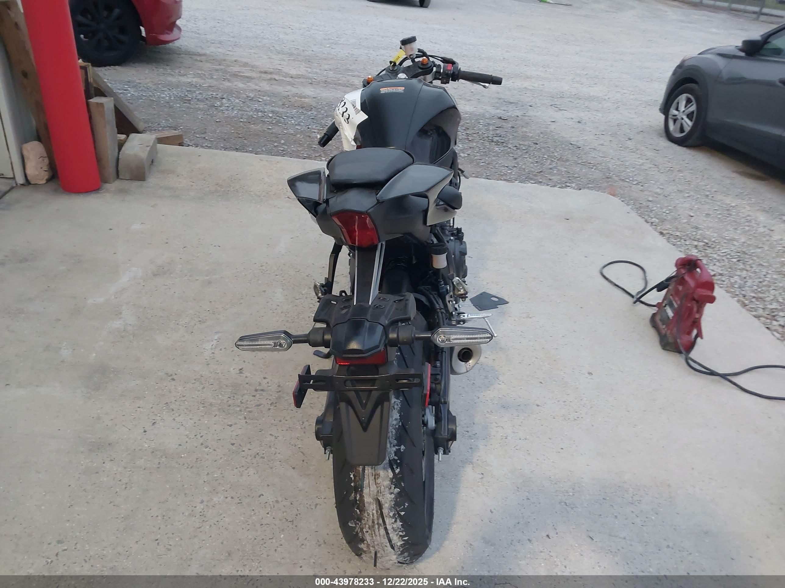 YAMAHA YZFR7 image 6