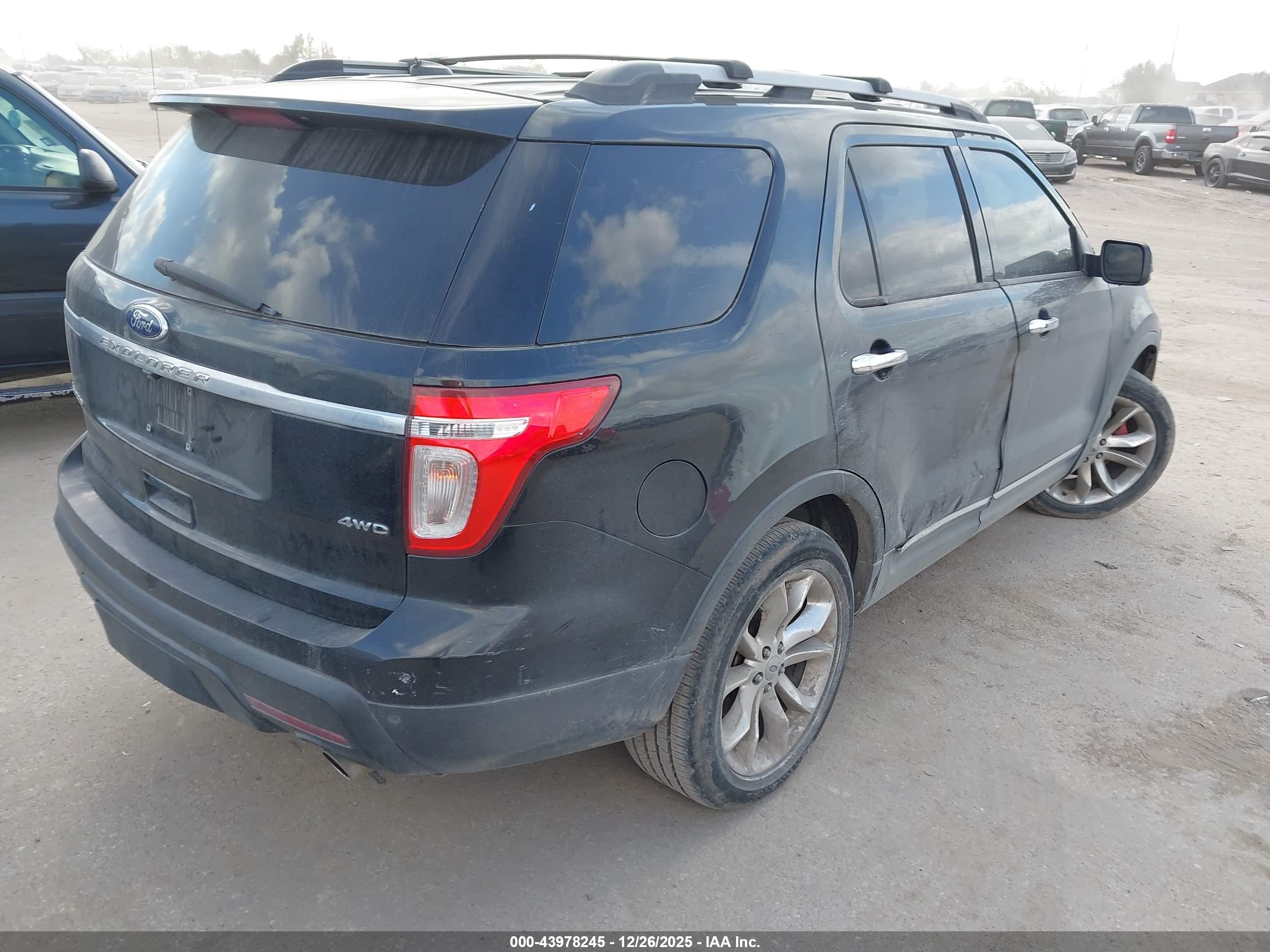 FORD EXPLORER image 4