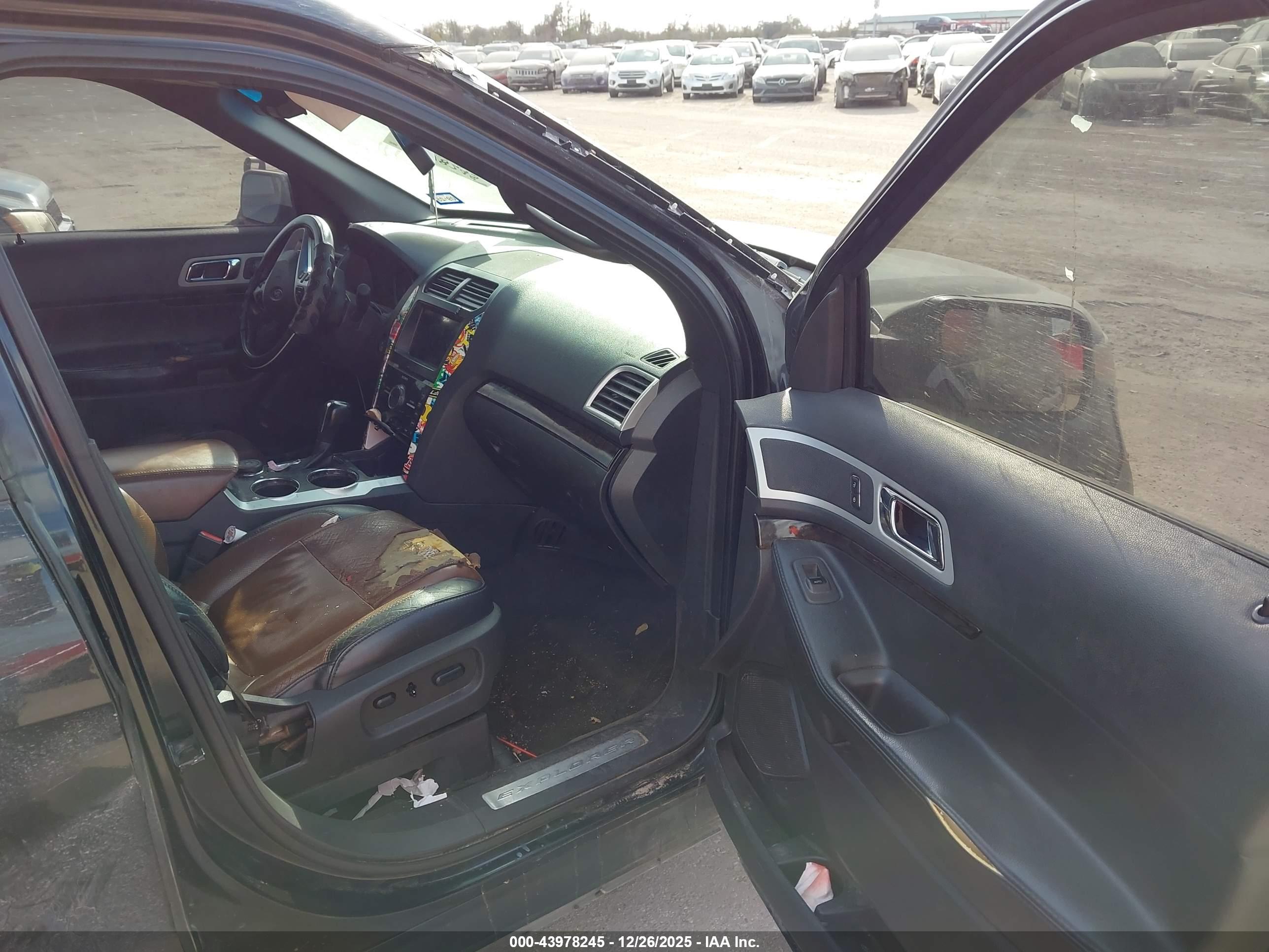 FORD EXPLORER image 5