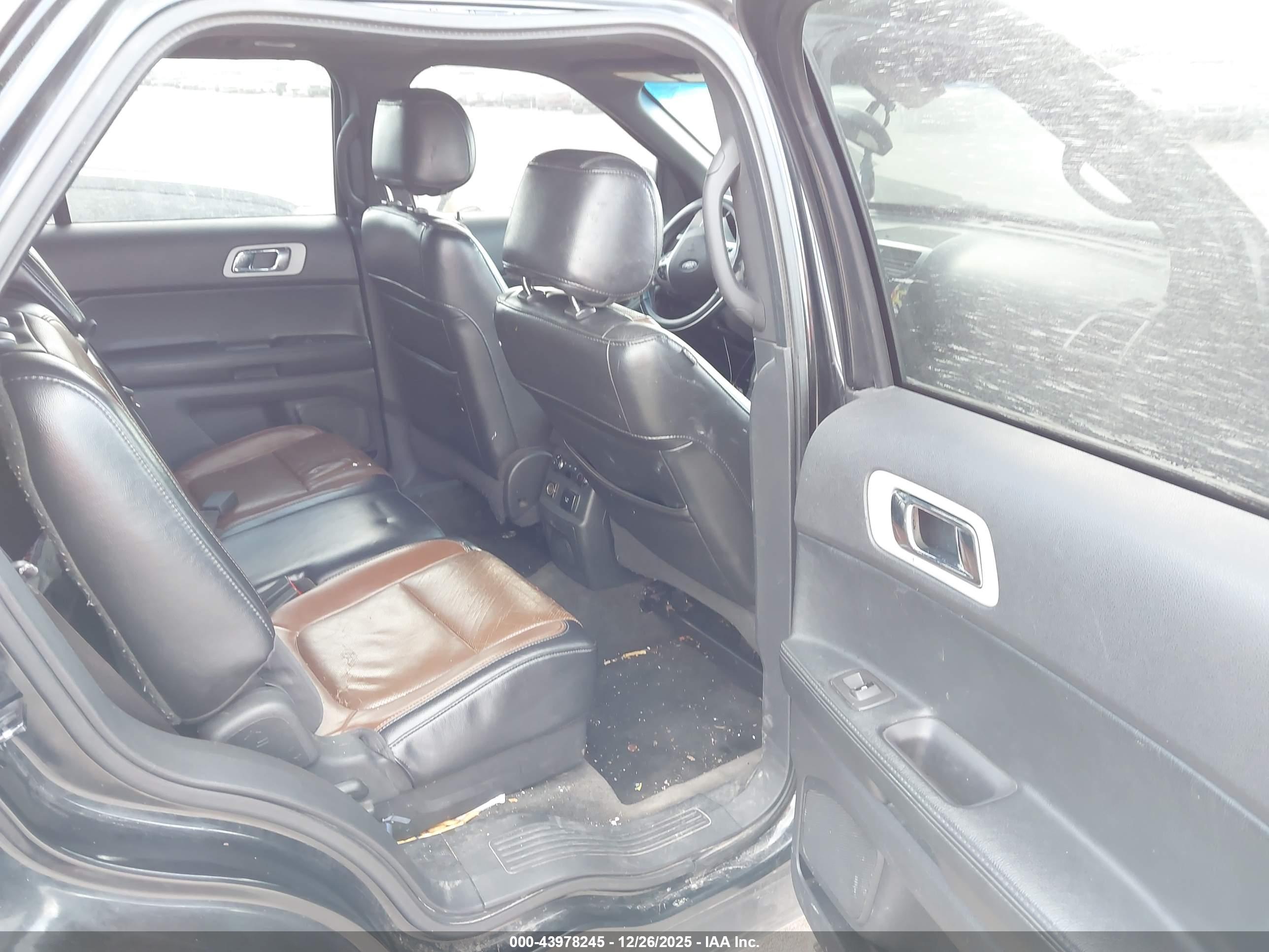 FORD EXPLORER image 8