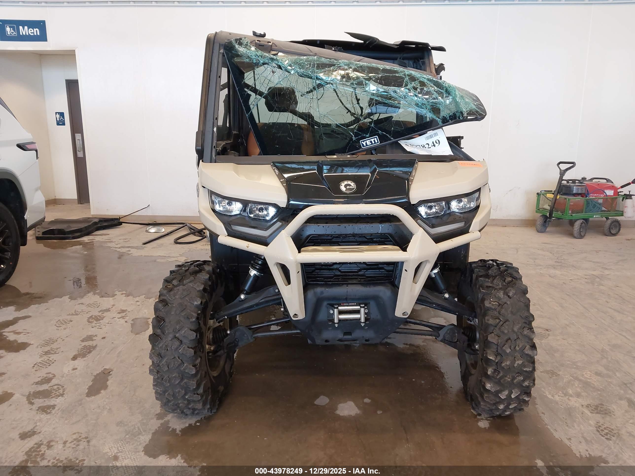 CAN-AM DEFENDER image 5