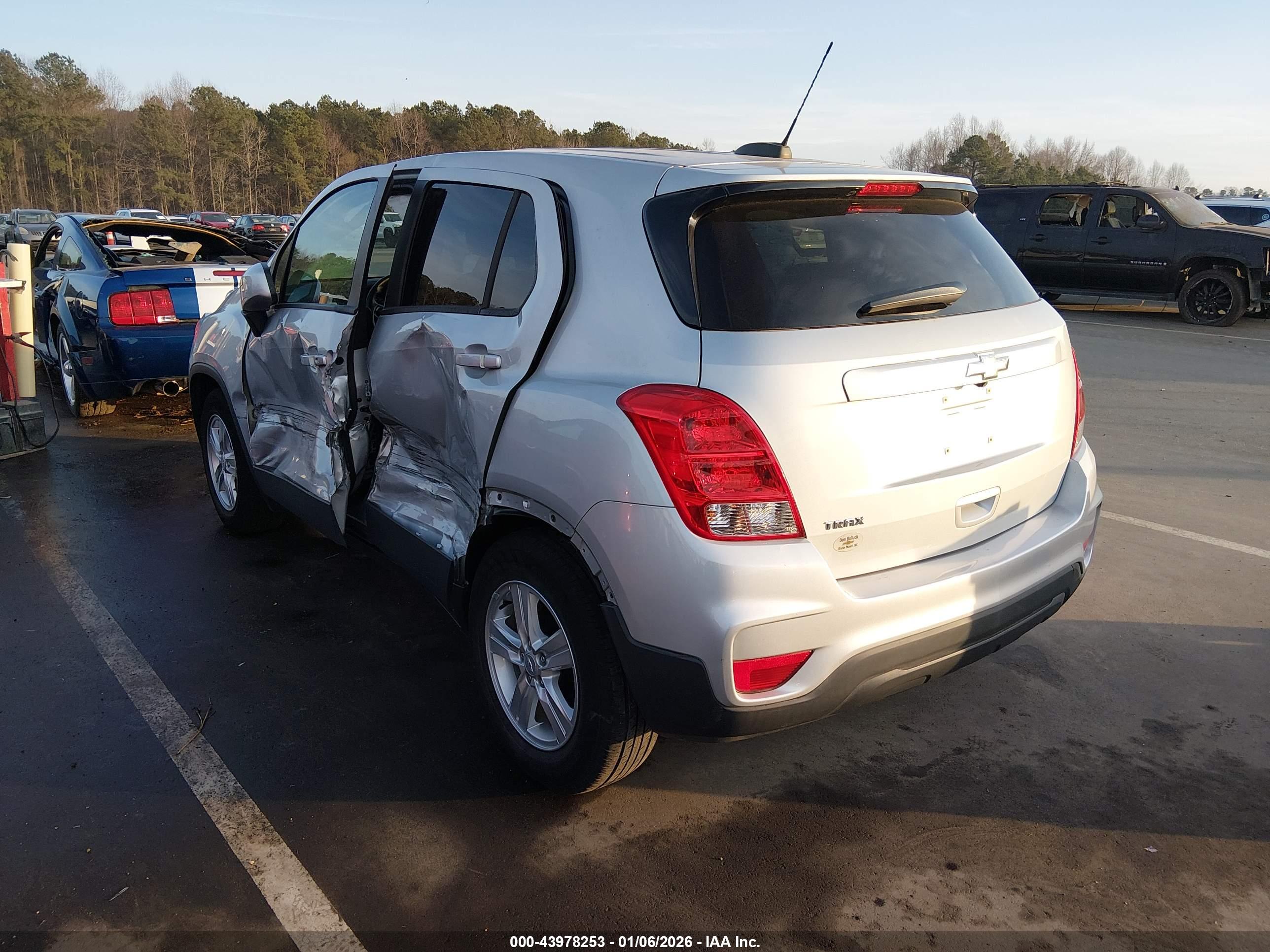 CHEVROLET TRAX image 3