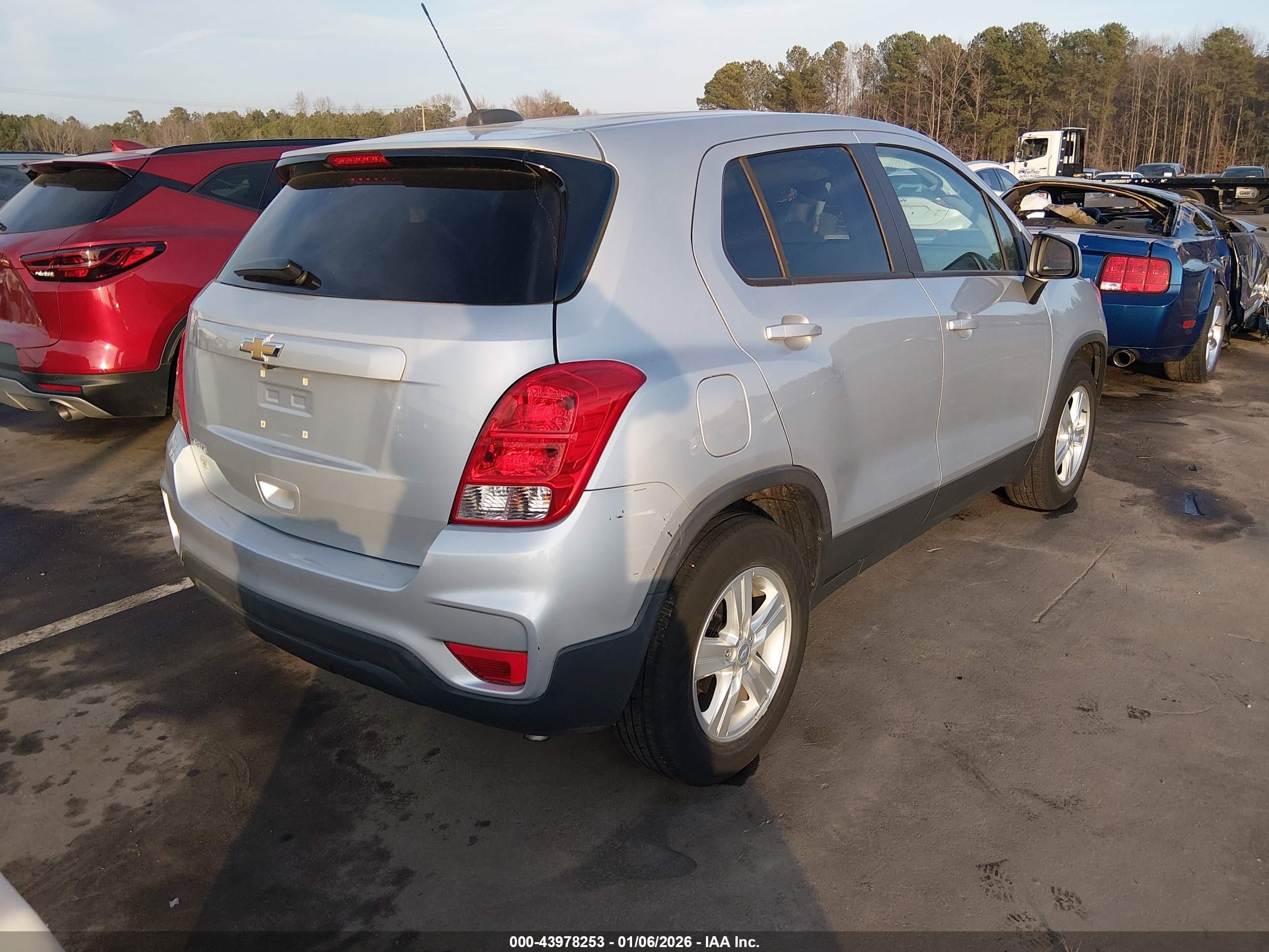 CHEVROLET TRAX image 4