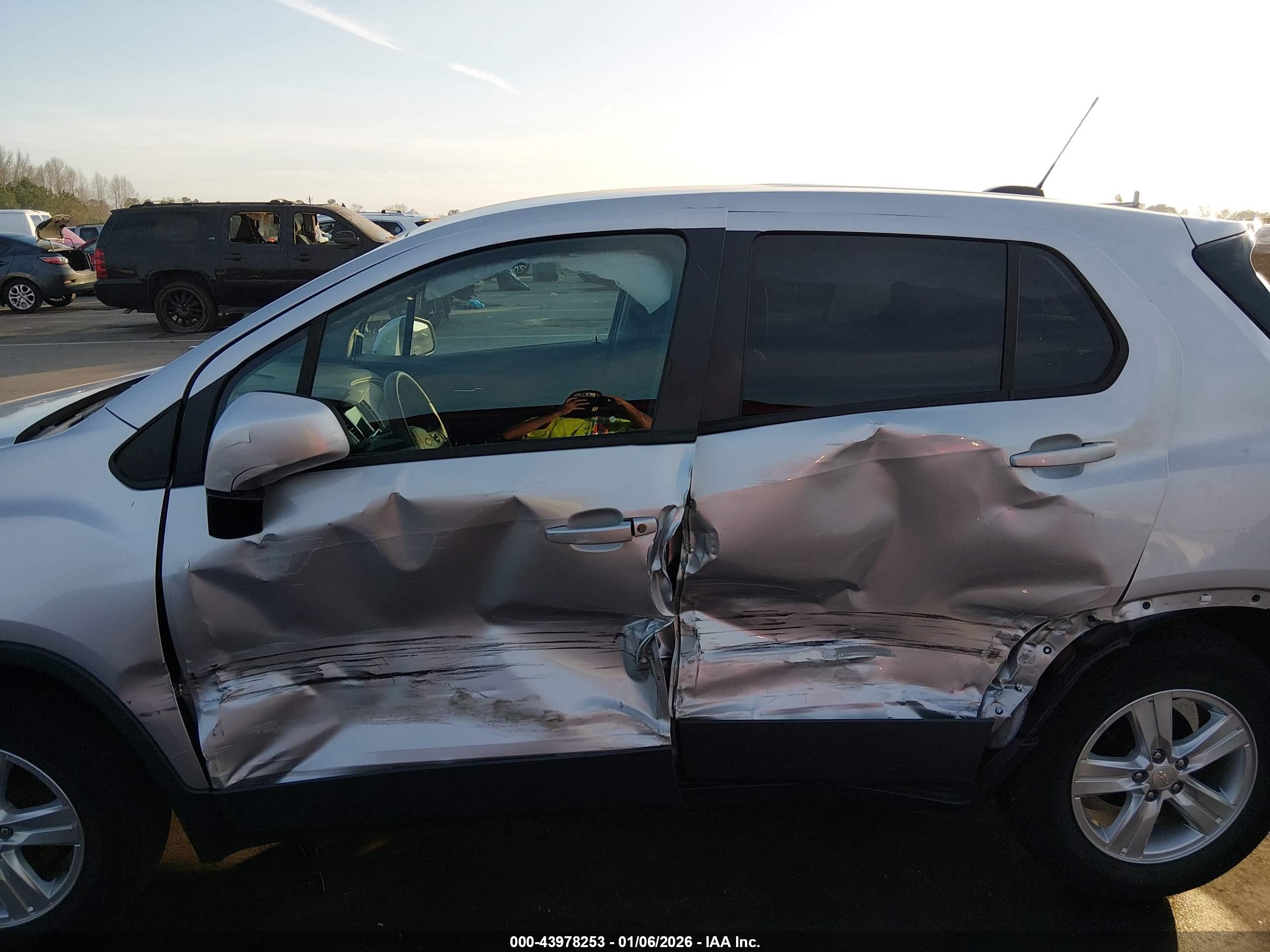 CHEVROLET TRAX image 6