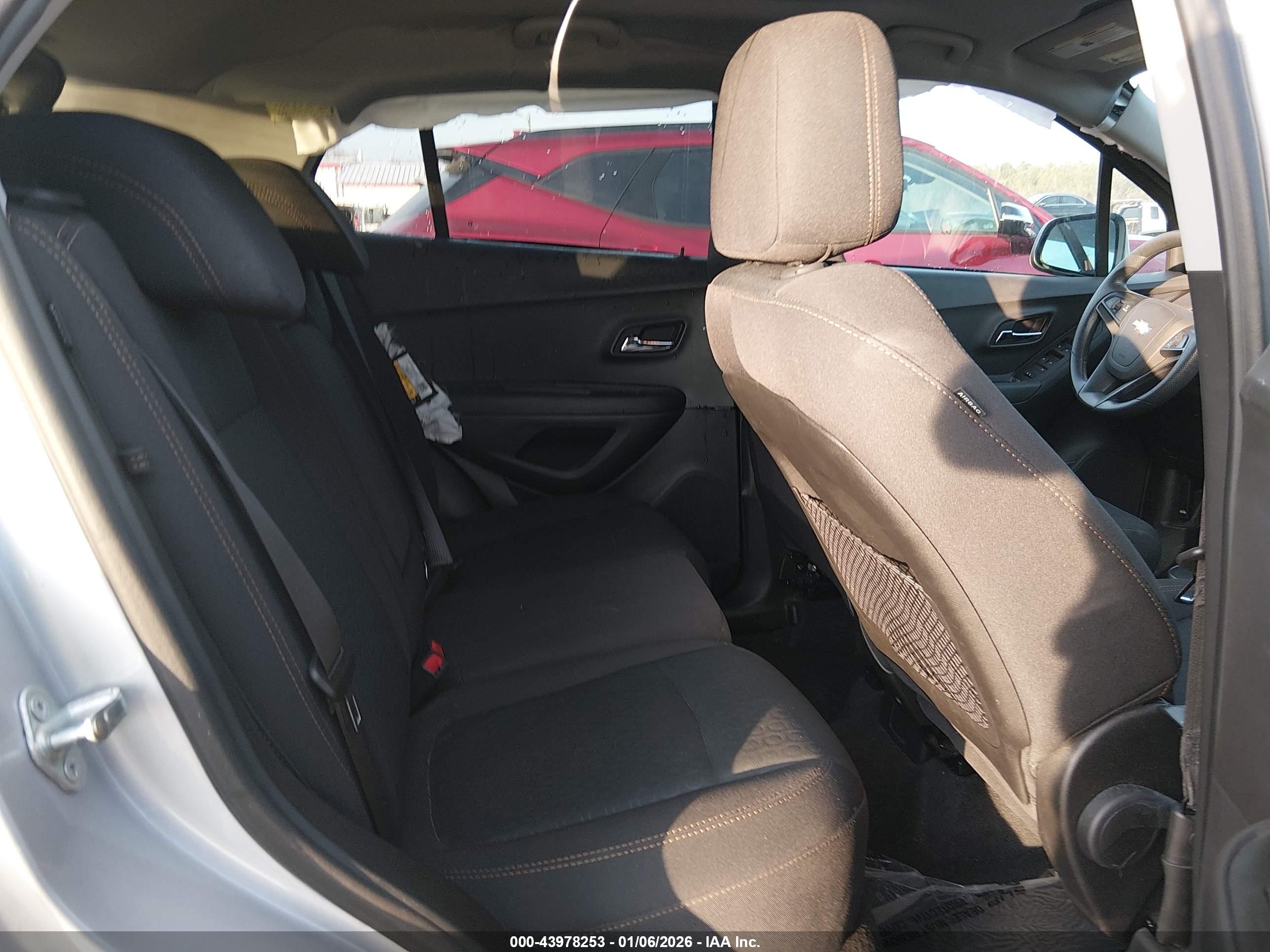 CHEVROLET TRAX image 8